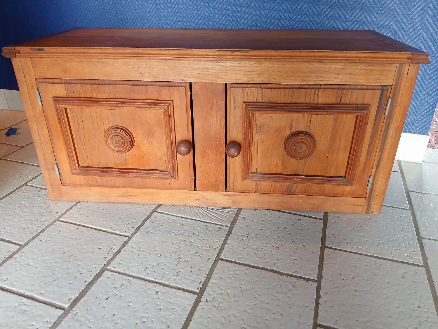 Low oak furniture in the Dudouyt style, with a sculpted front.