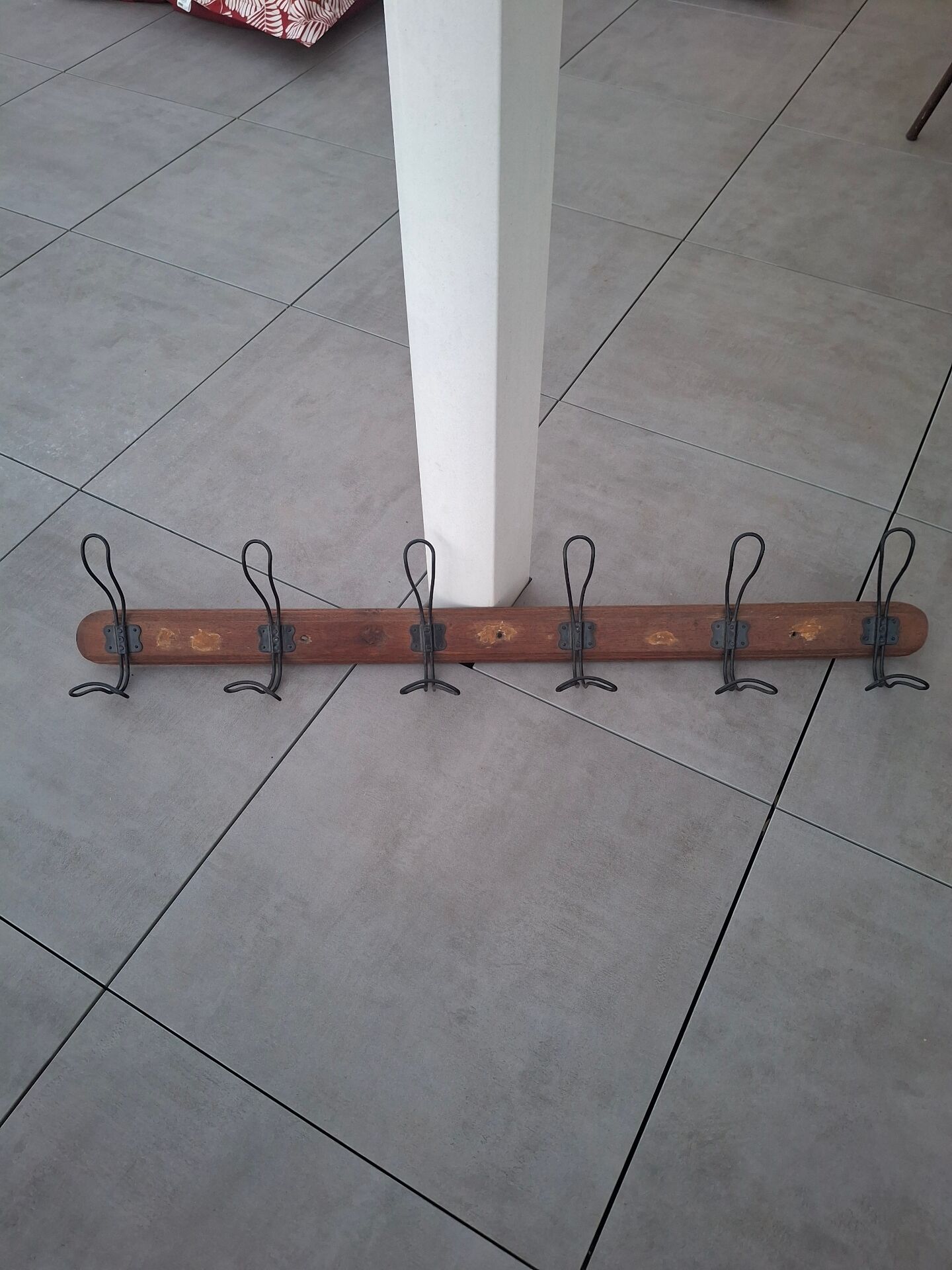Wall coat rack