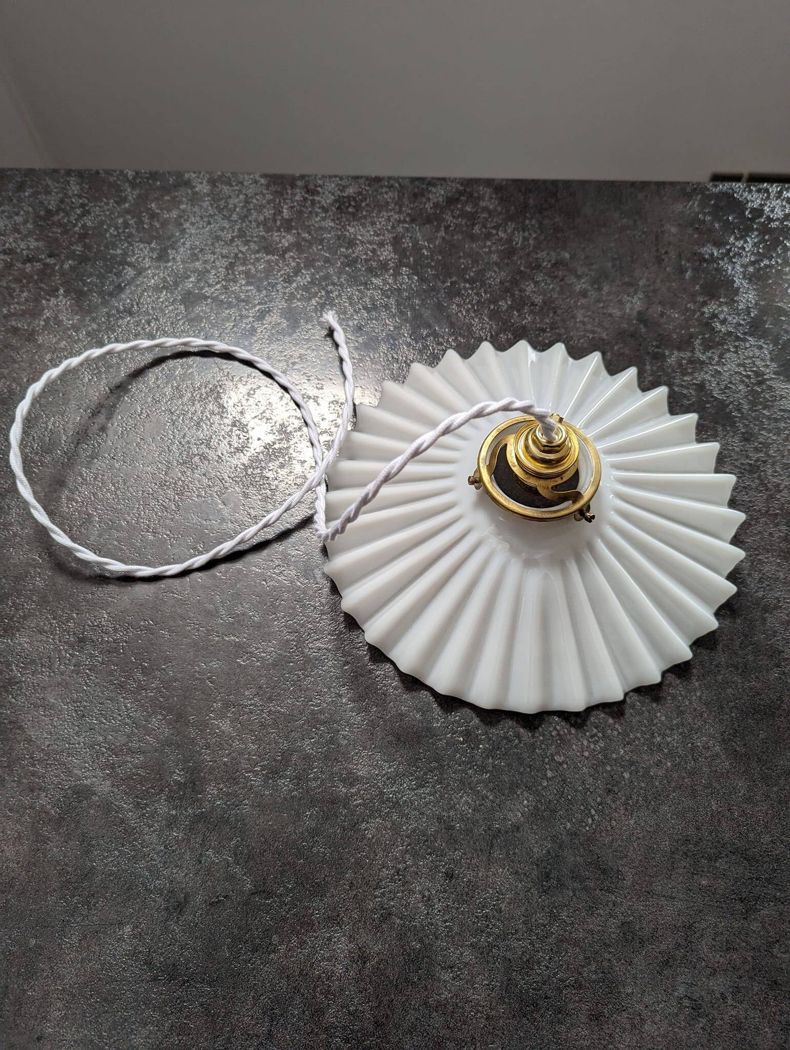 Old hanging lamp in white pleated/draped opaline Art Deco 1930 Ø 24.5 cm