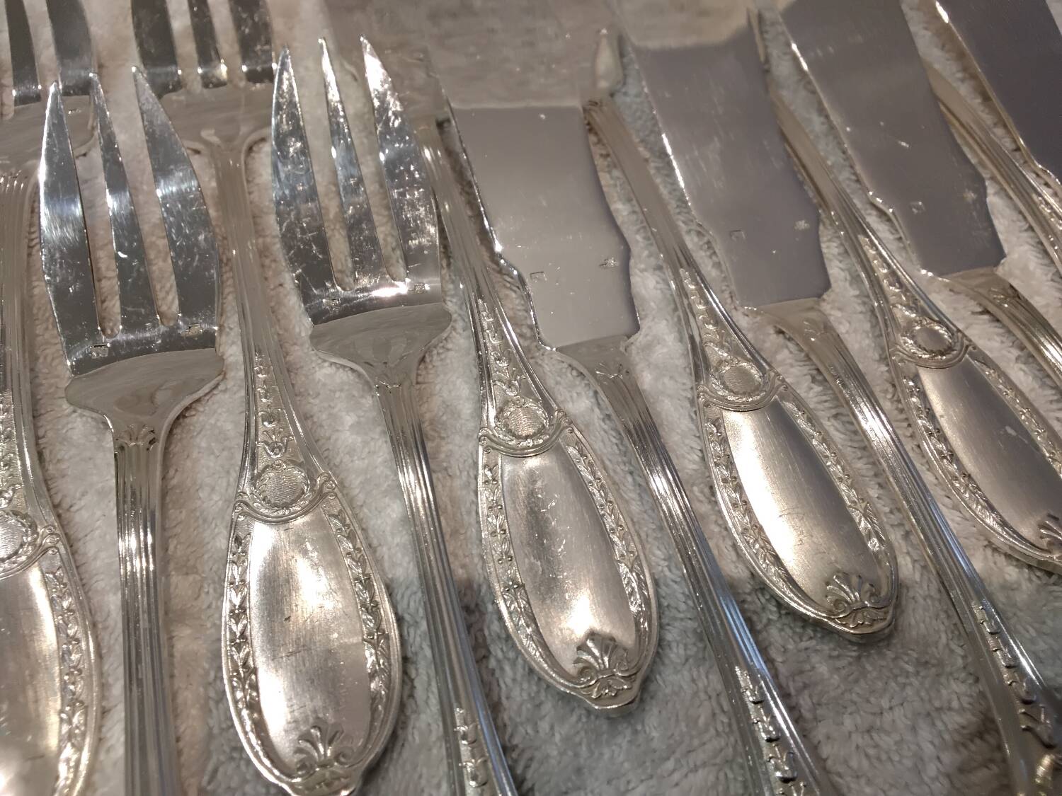 12 forks and 12 fish knives, silver-plated metal, Apollo Empire