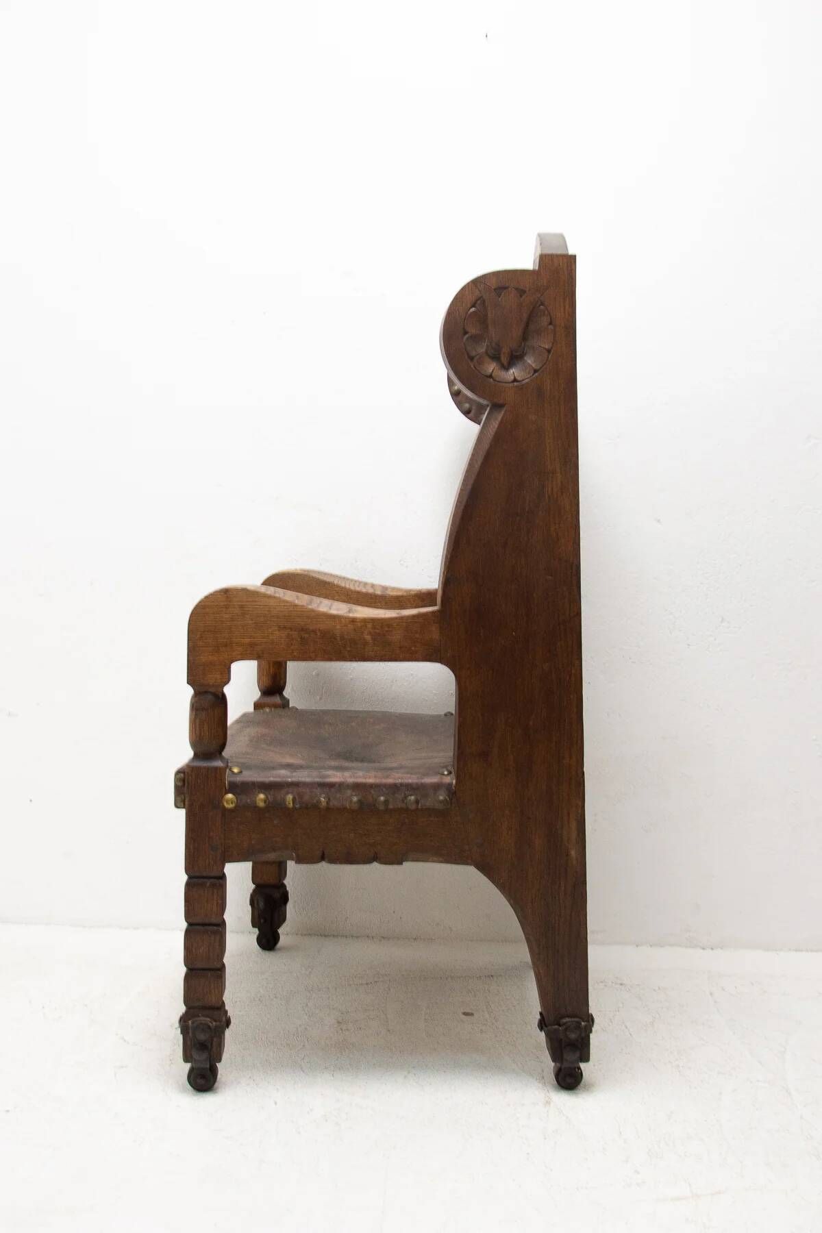 Late 19th century massive throne chair