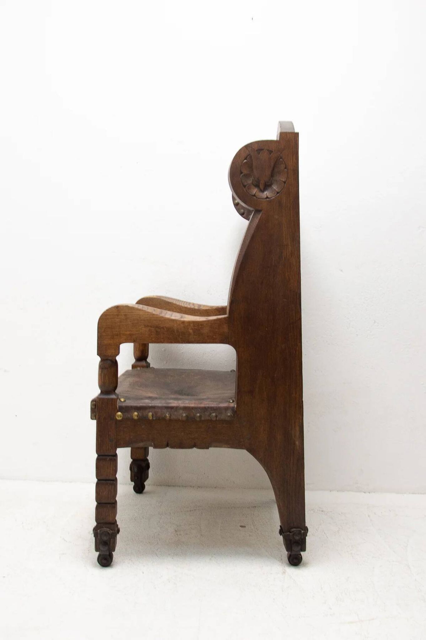 Chaise de trône massive de la fin du 19e siècle