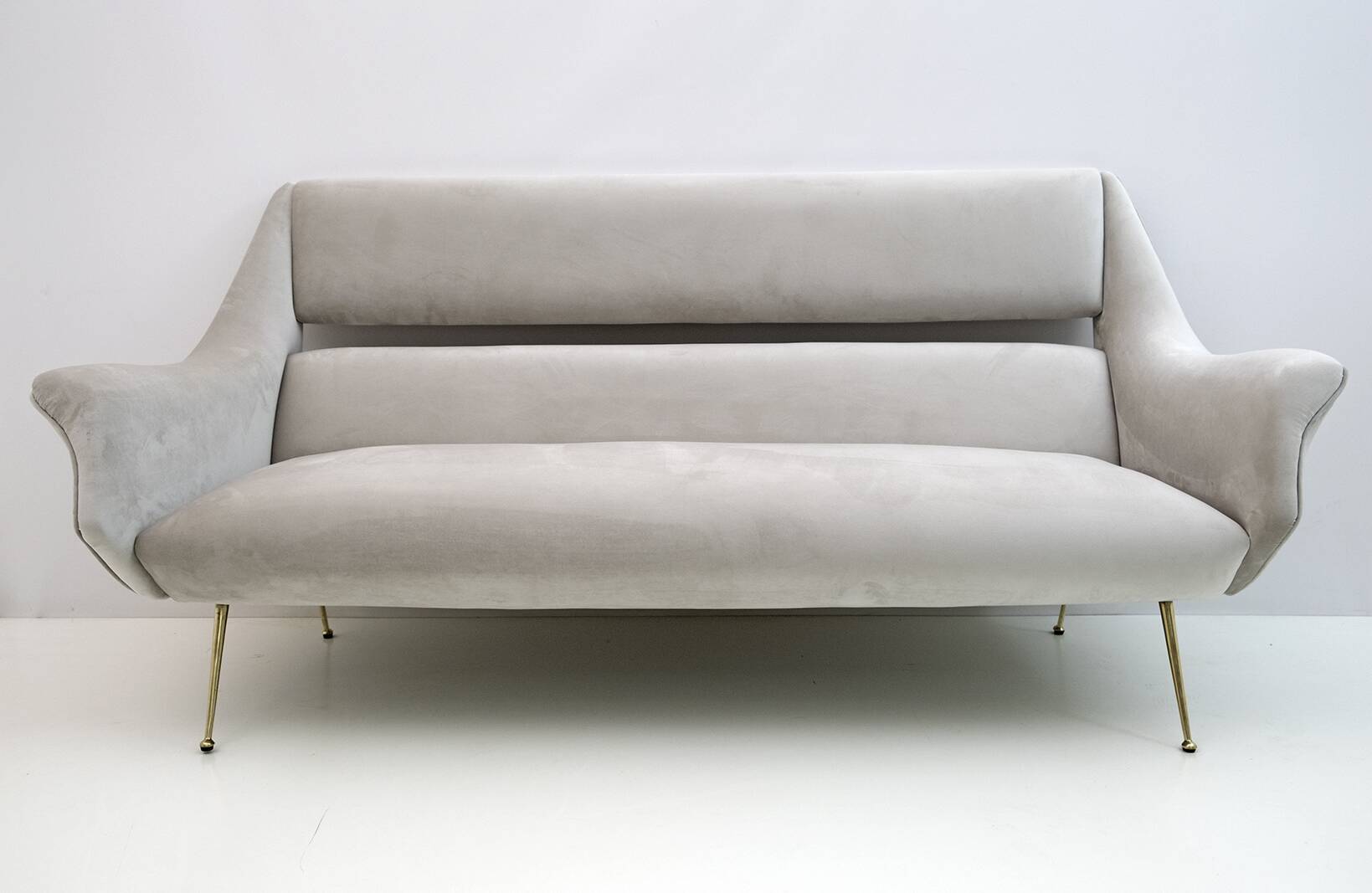 Gigi Radice Mid-Century Modern Italian Velvet Sofa for Minotti, 1950s