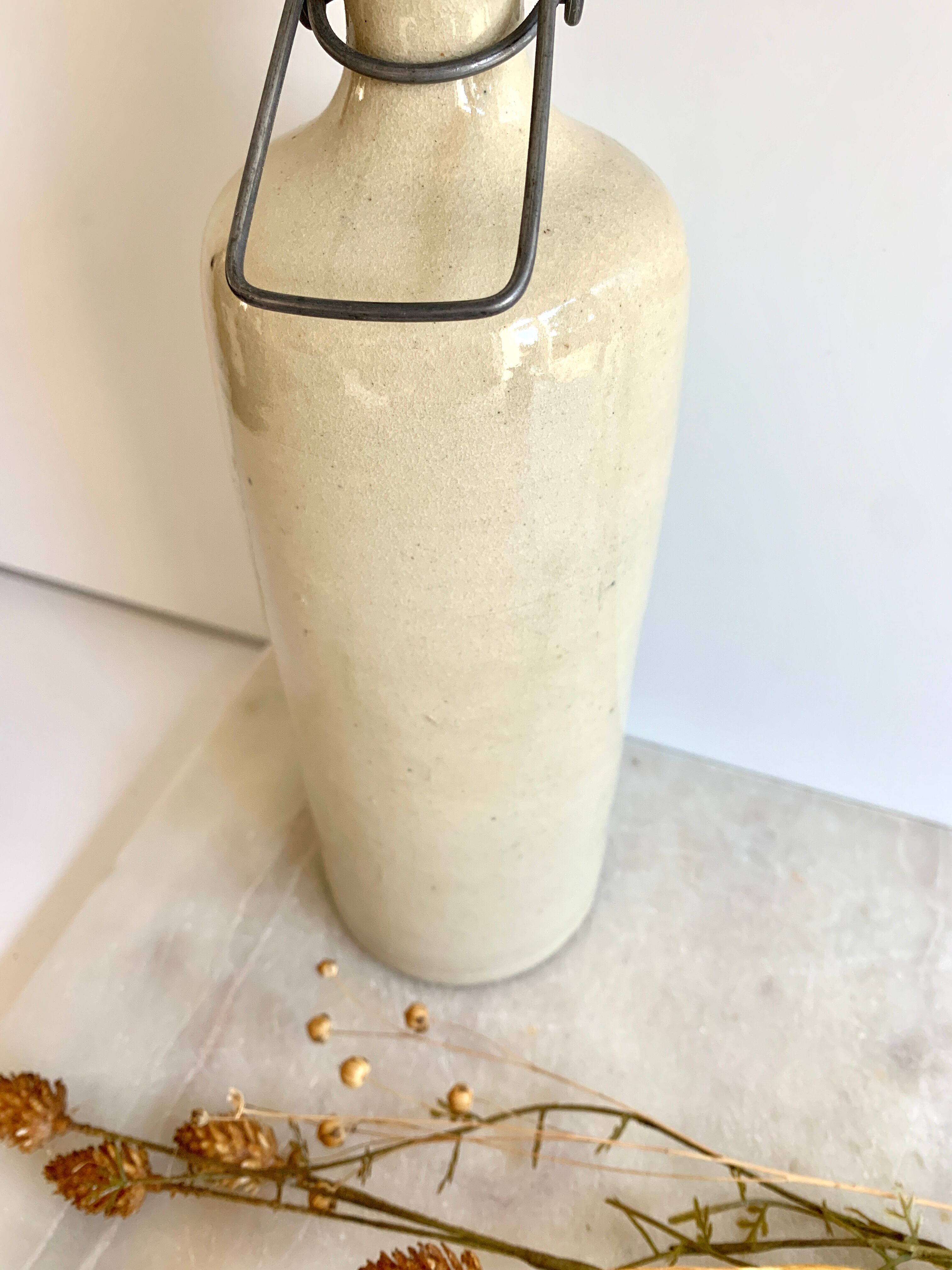 Bouteille en grès crème