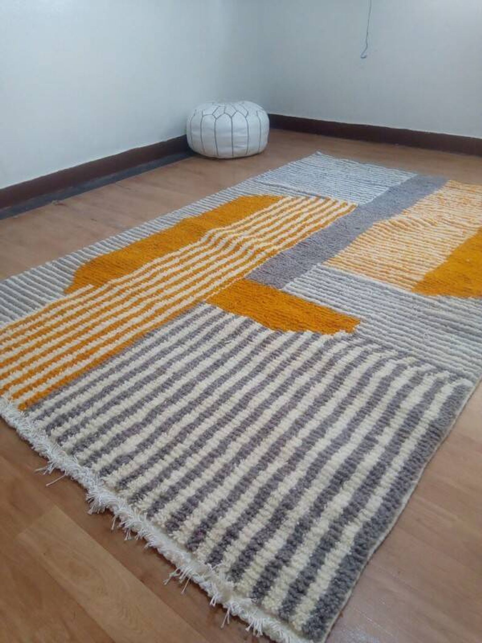 Grey Moroccan rug made of hand-woven wool - handmade rug - 252 x 163