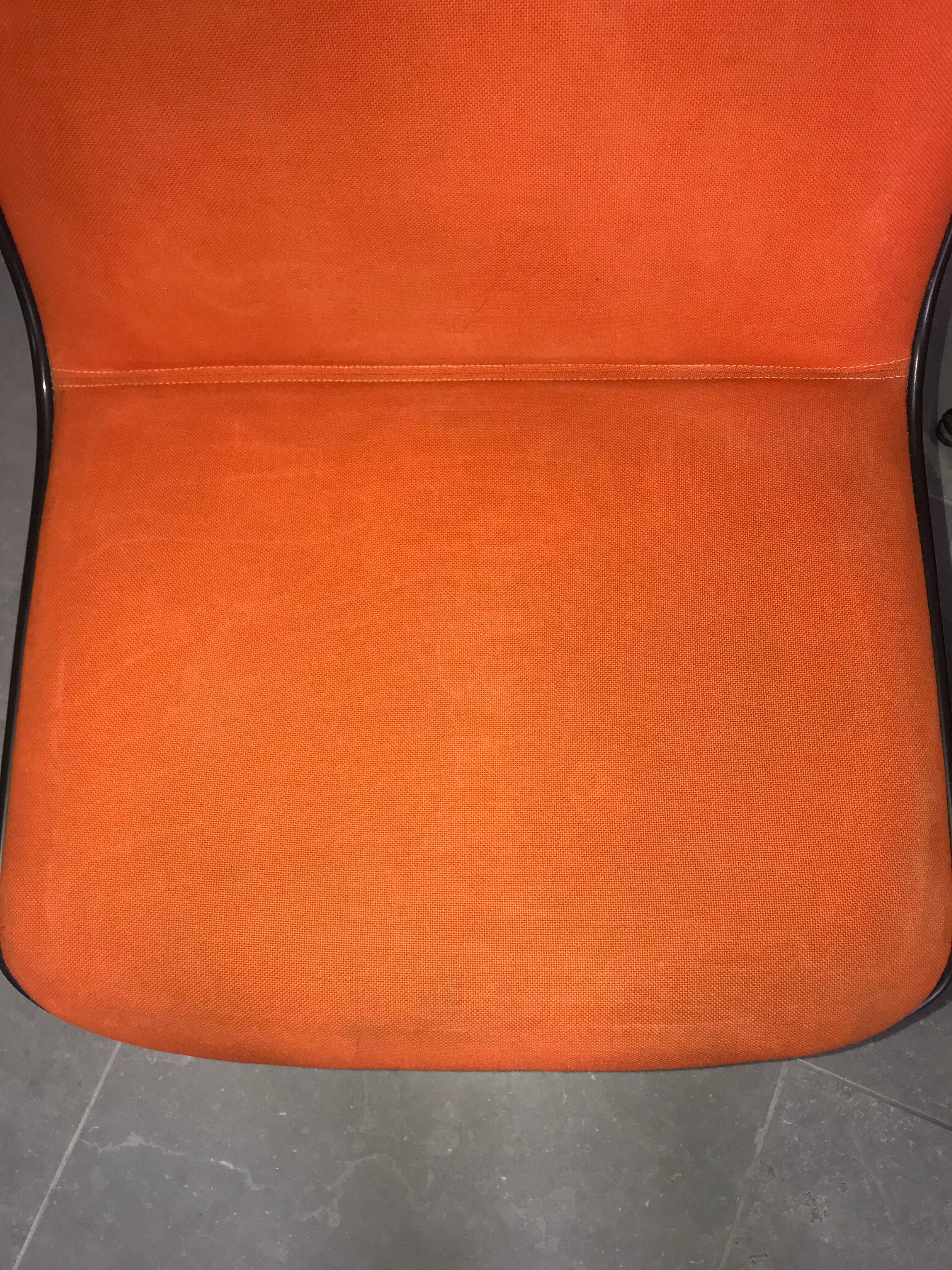 Paire de fauteuils de bureau pivotant orange année 70