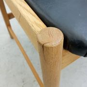 Fauteuil danois en chêne et cuir noir