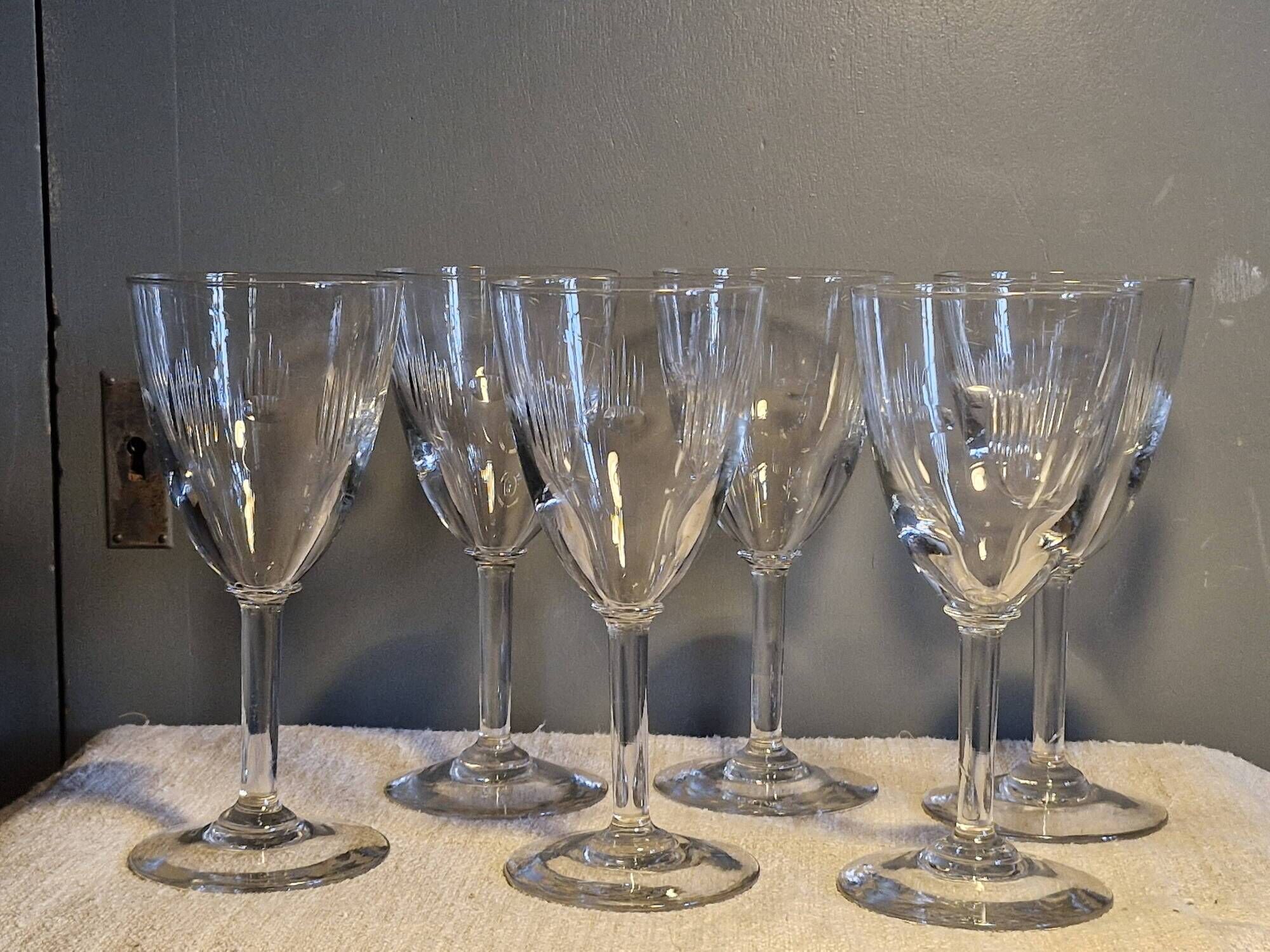 12 glasses - 6 water - 6 wine - Small carved decoration - Period 1900