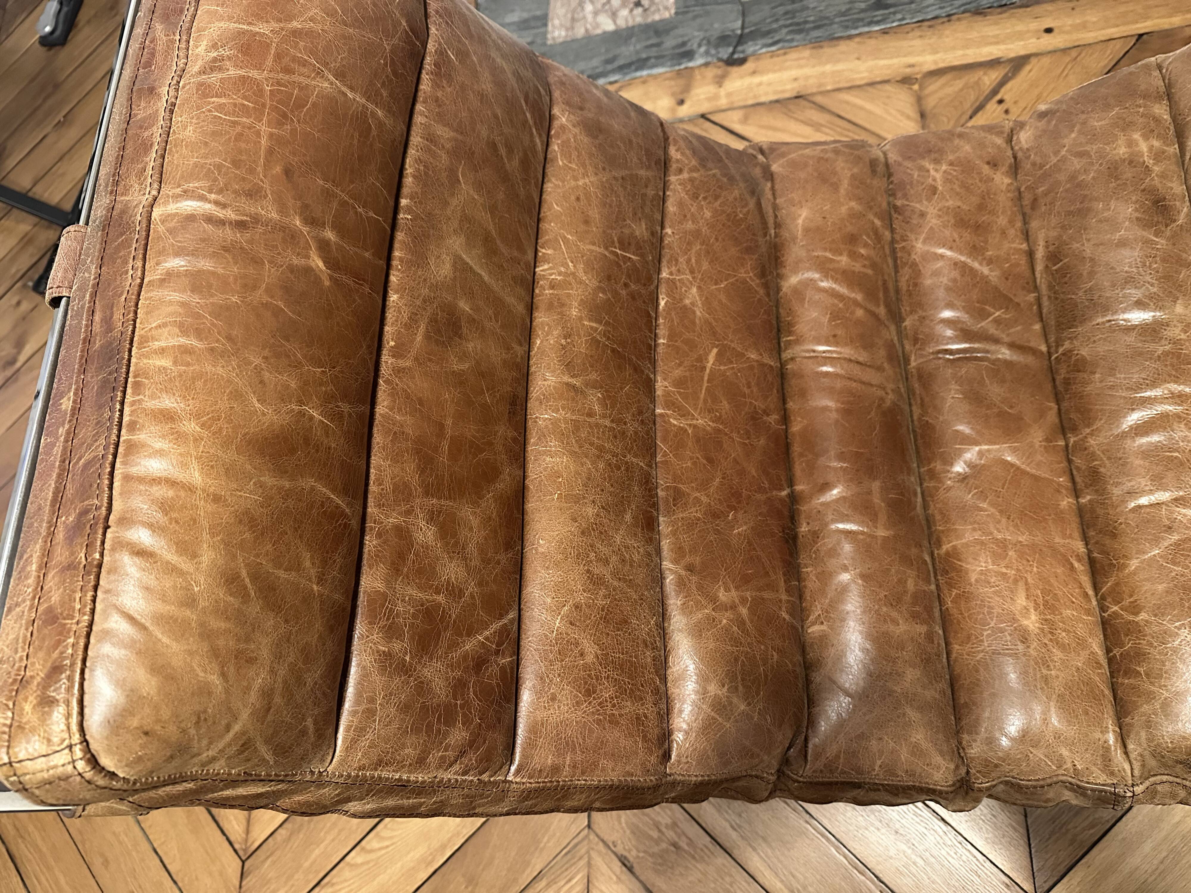 LC4 chaise longue style – patinated camel leather