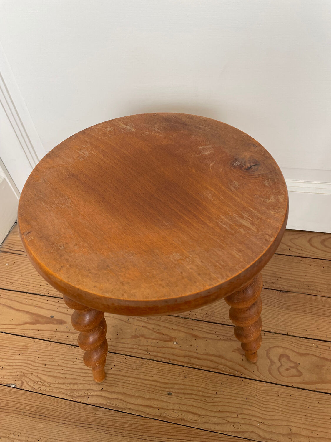 Vintage tripod stool with turned feet