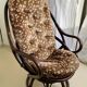 Chaise à œuf en rotin vintage des années 70 en très bon état.
