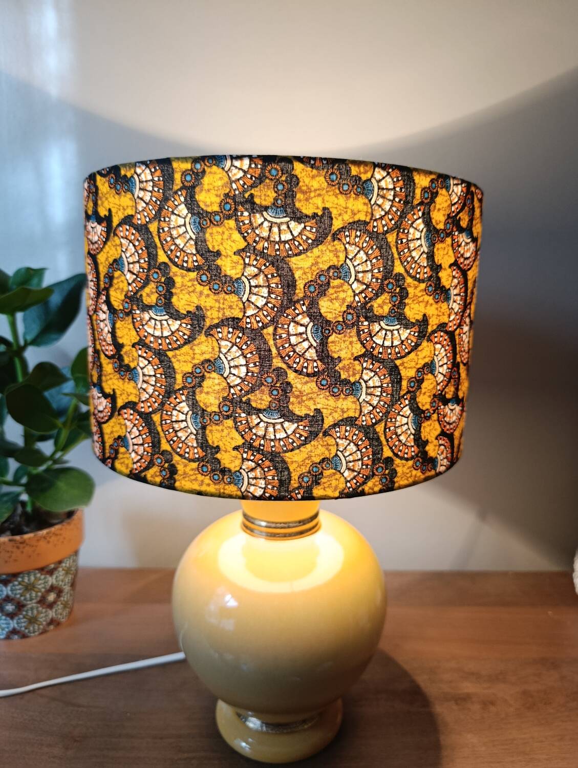 Yellow and gold ceramic table lamp | Kotska, saffron wax lampshade