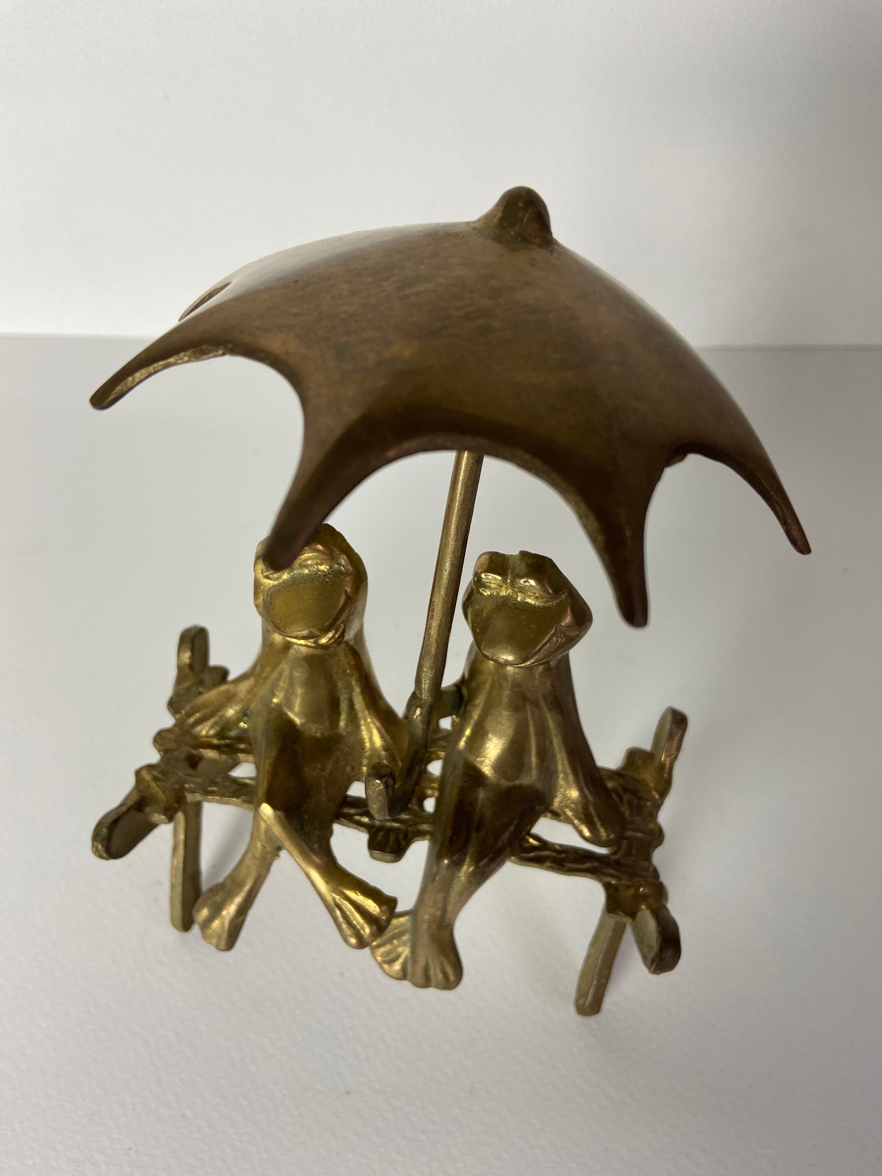 Decorative frogs in gilded brass