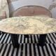 Table a manger marbre et pieds acier