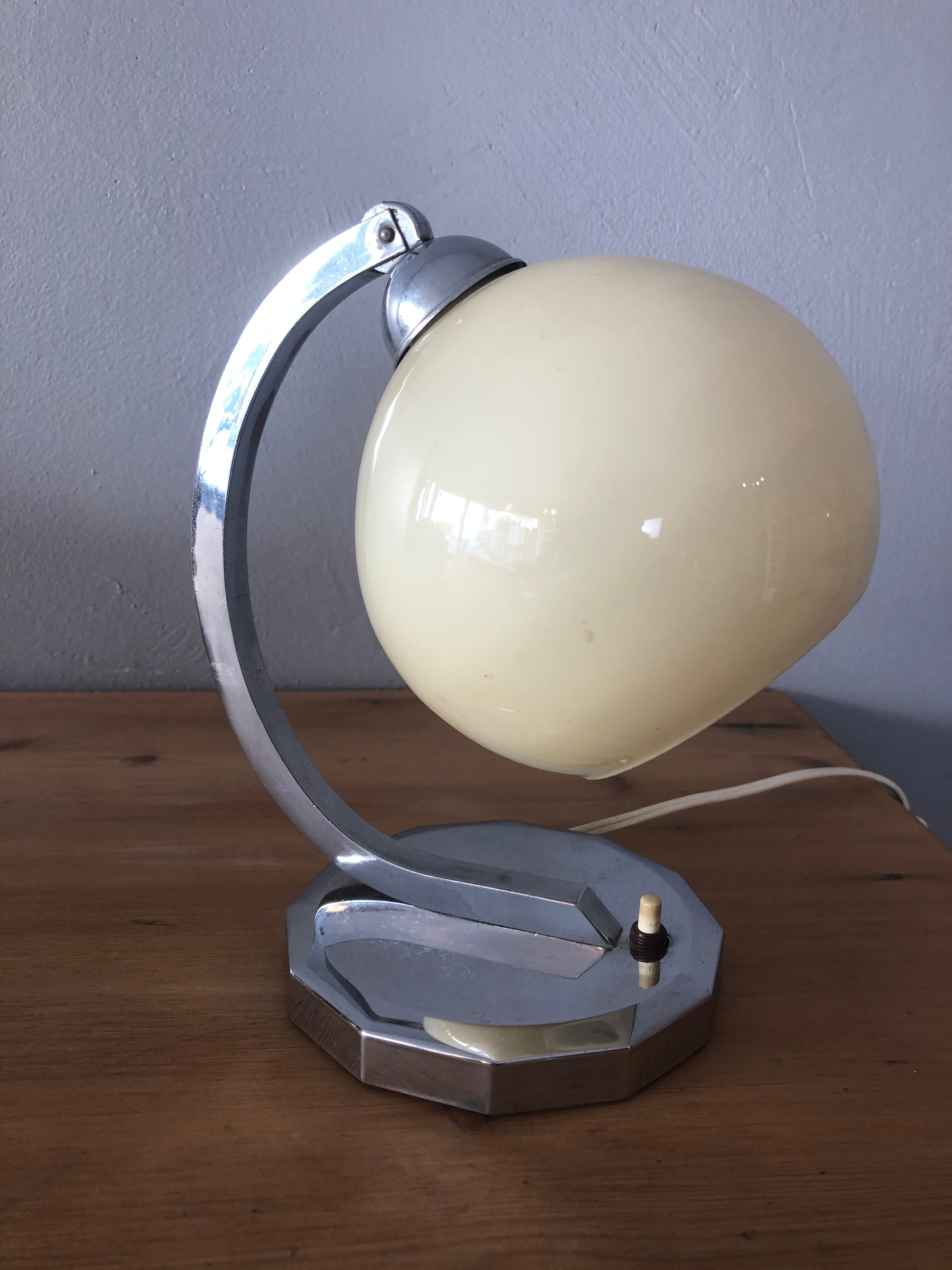 Art deco lamp