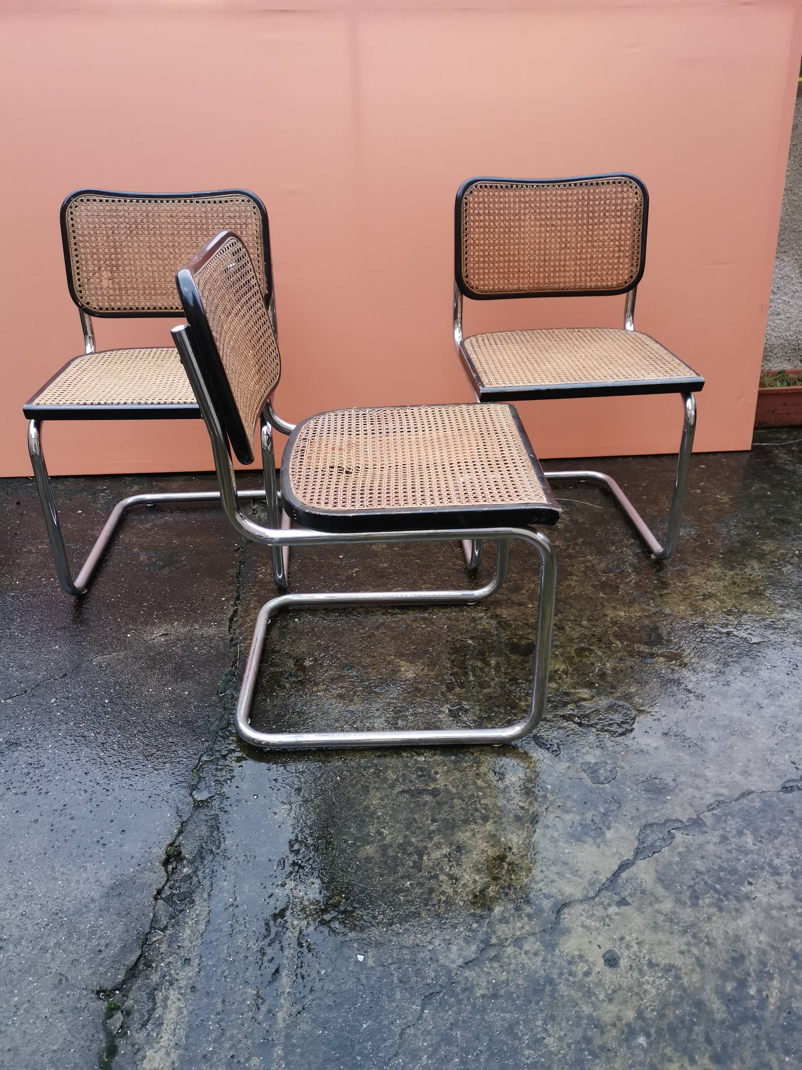 Trio de chaises B32 de Marcel Breuer