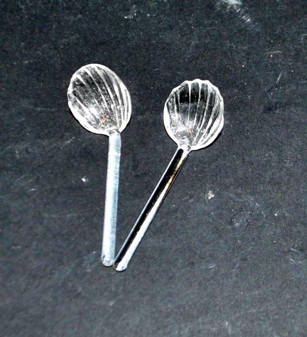Set of 2 small moulded glass salt spoons – Vintage salt cellar