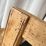 Serre-joint ancien en bois brut, serre-livres