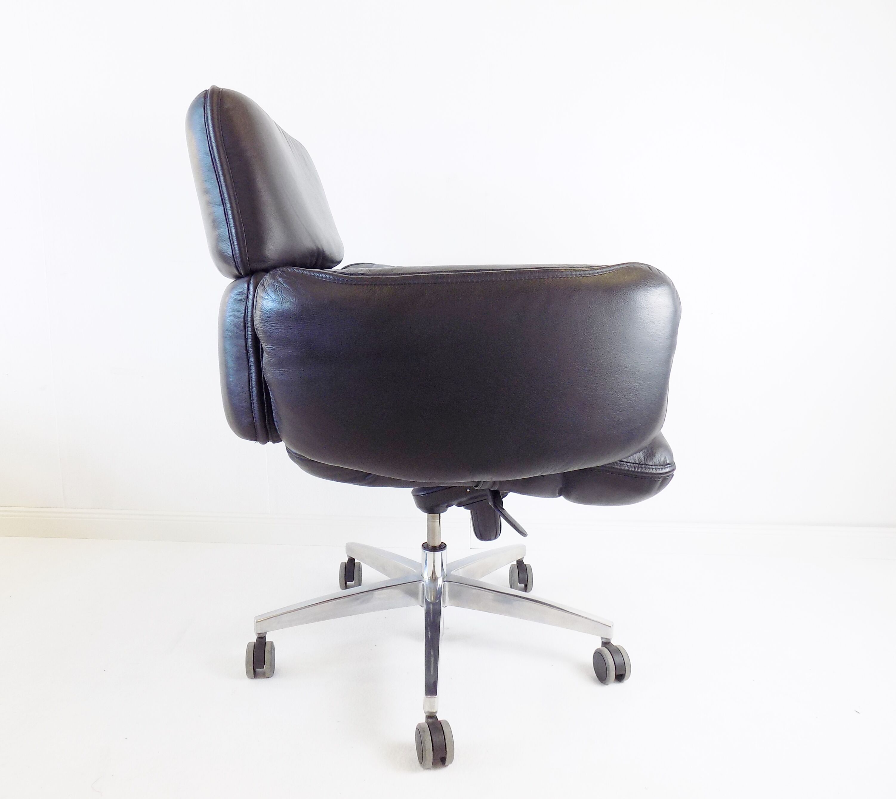 Otto Zapf office leather armchair for top star