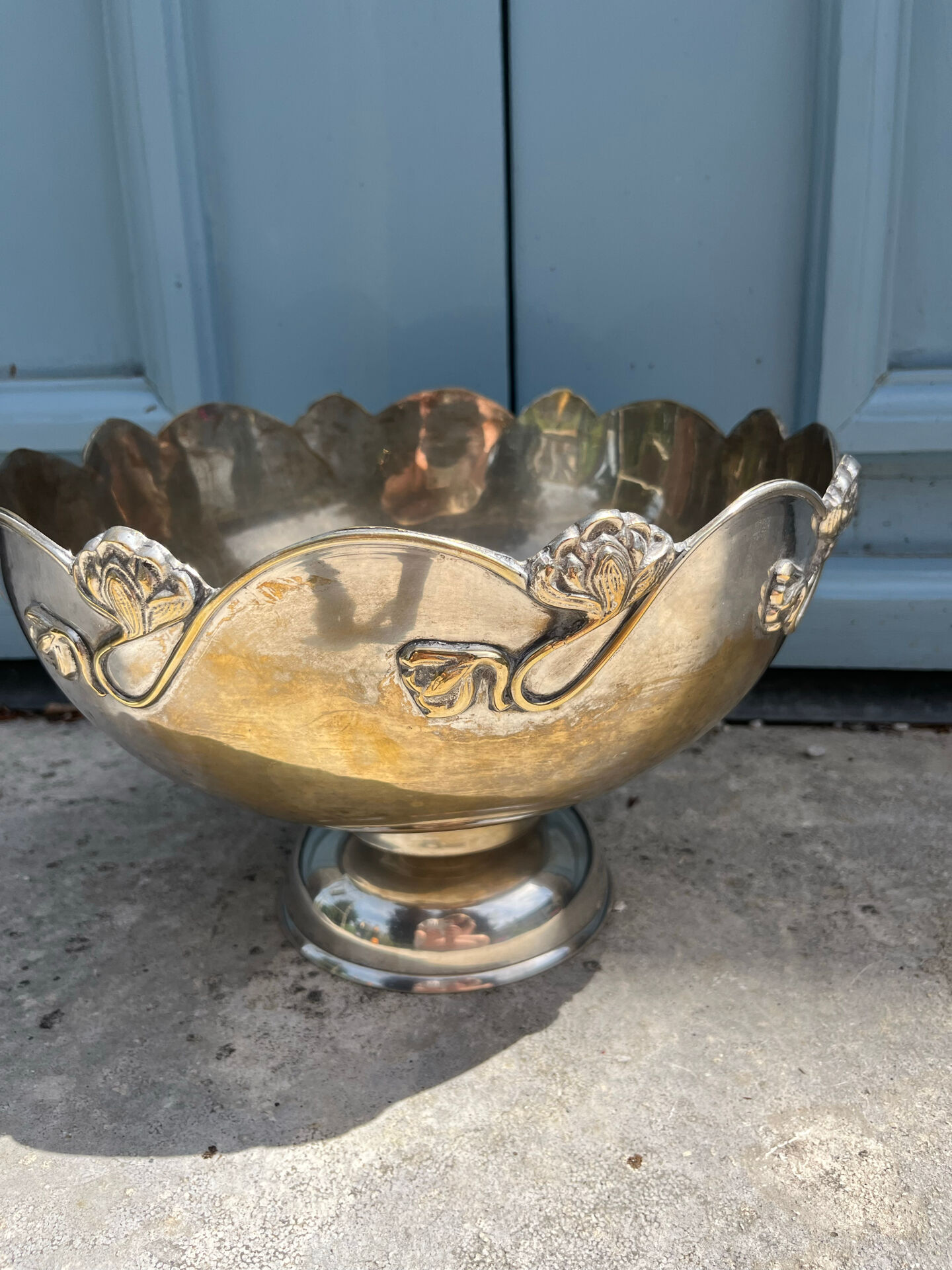 Seau à champagne en métal argenté avec décoration florale Art Nouveau