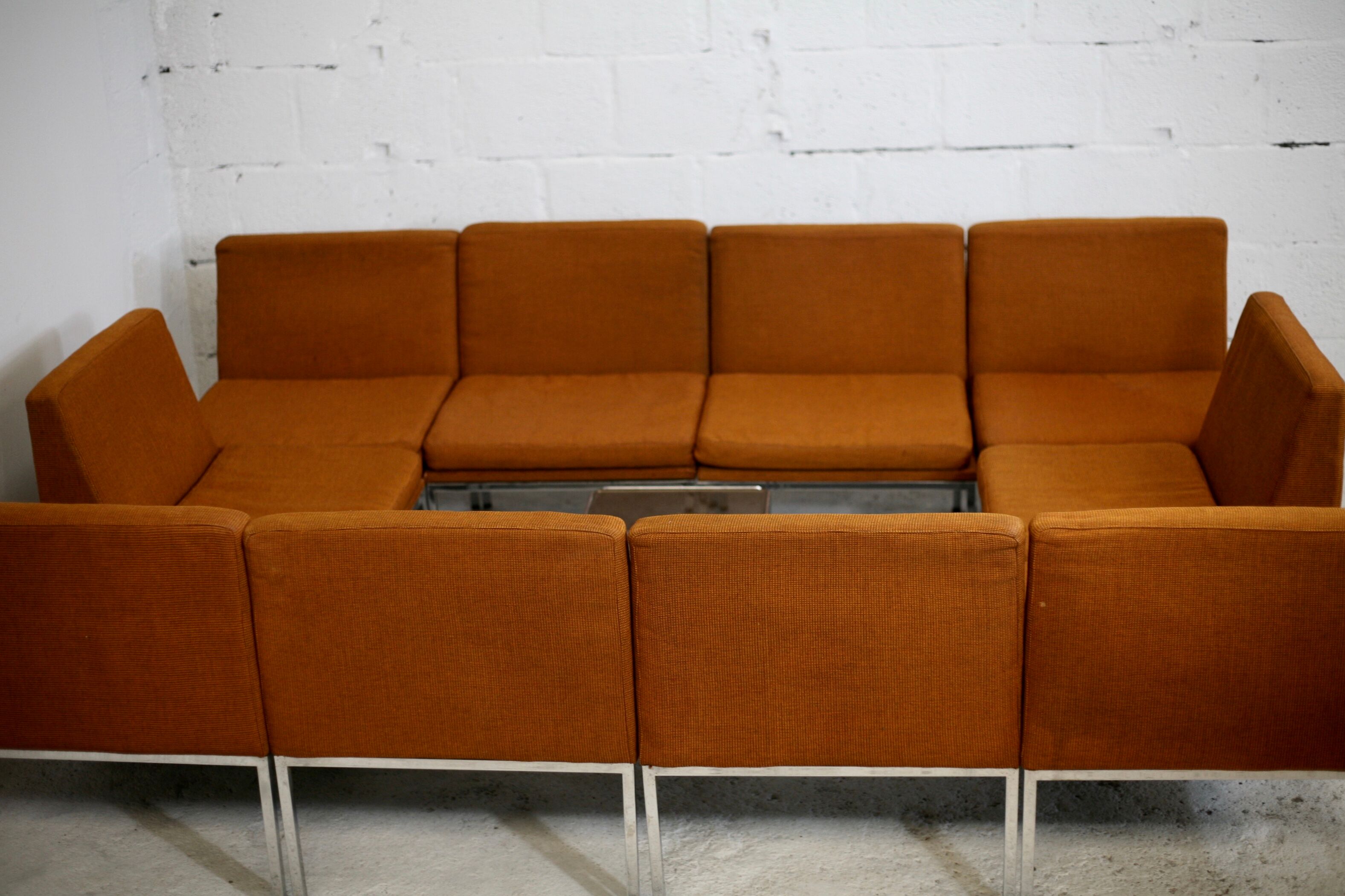 Ensemble de 10 chauffeuses de Louis Baillon, édition Planforms formant canapé modulable, circa 1950