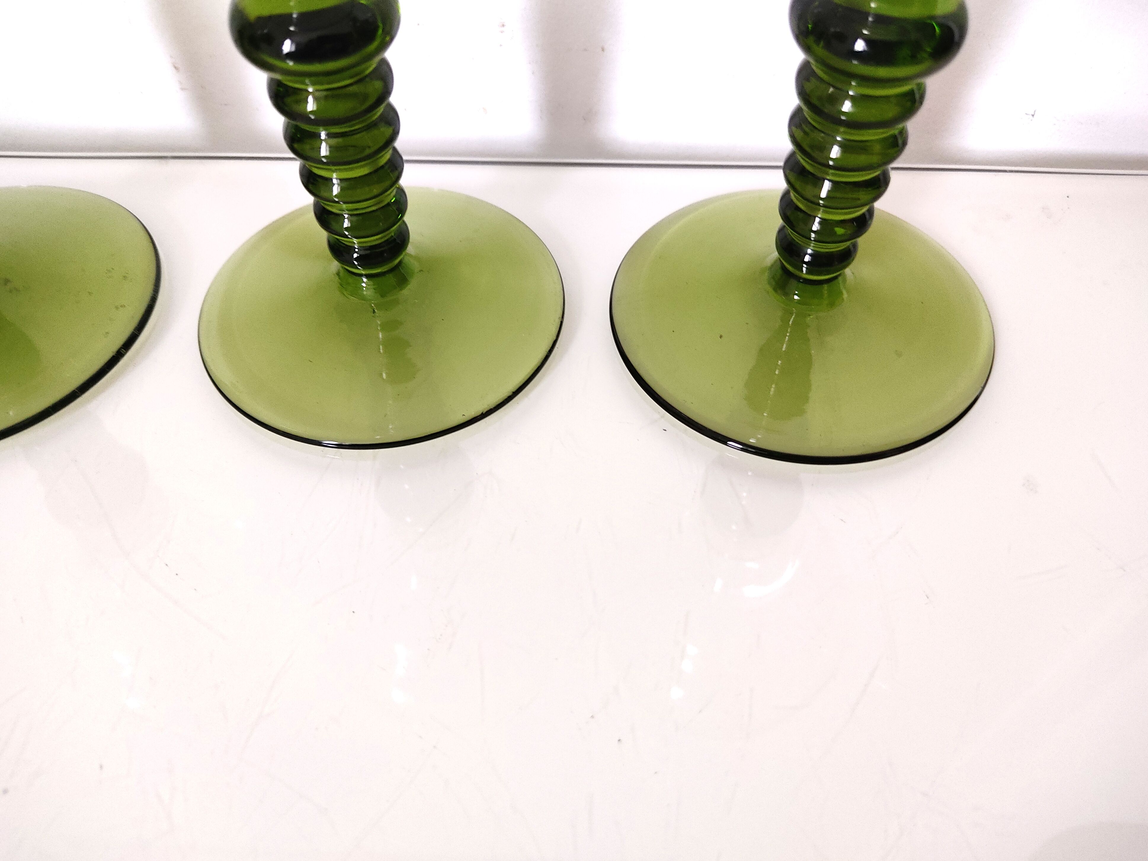 Set of 4 crystal glasses with green foot