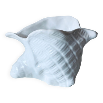 Vintage shell pot cover in white ceramic