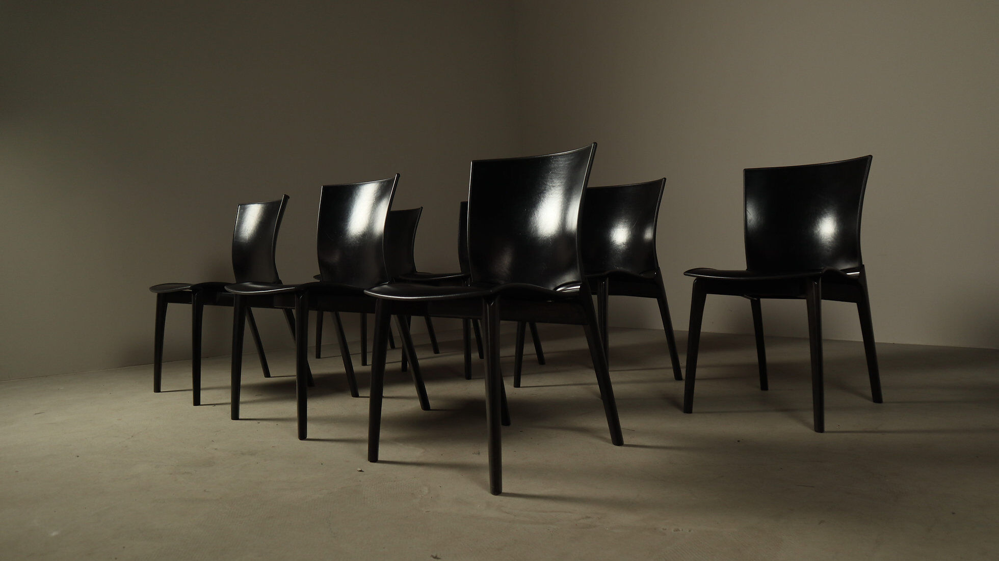 7 chaises Cos par Josep Lluscà pour Cassina, Italie, 1994