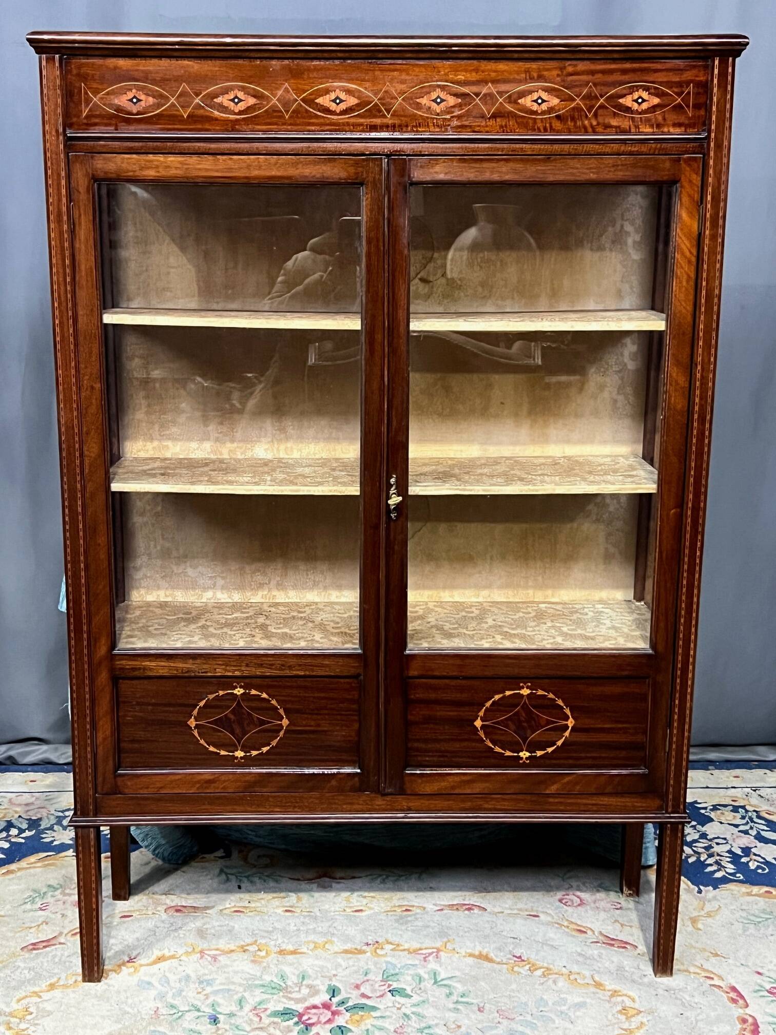 Display cabinet. Marquetry, mahogany.