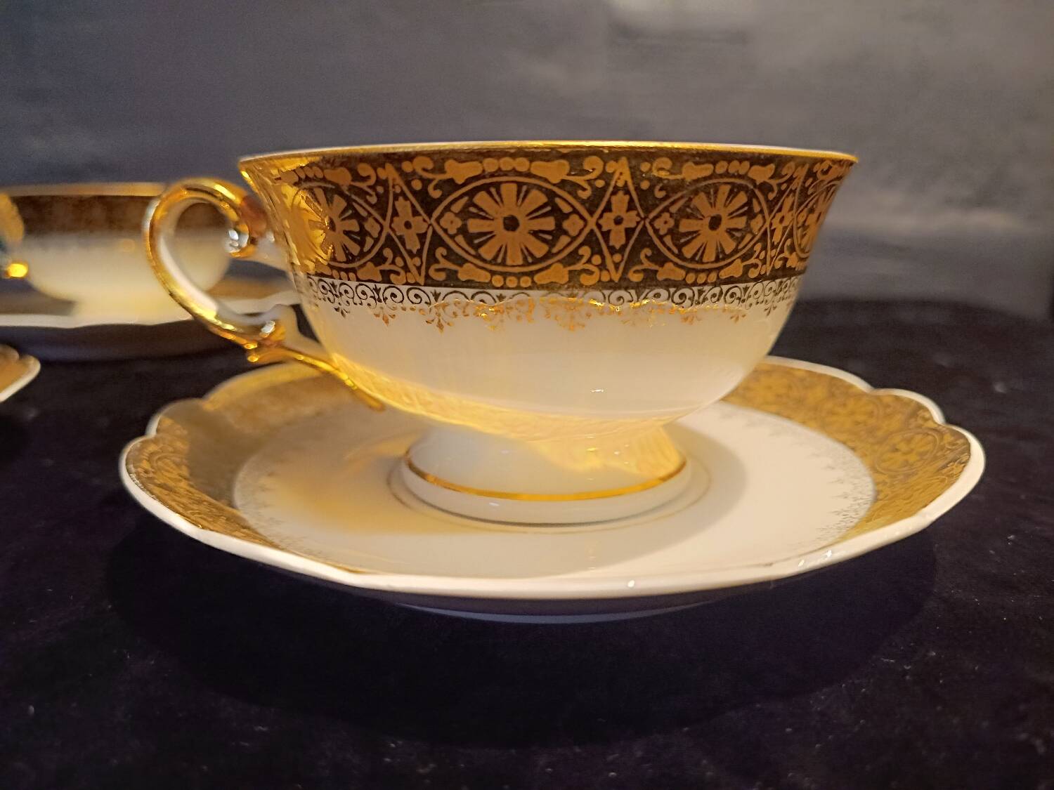 6 cups and saucers in porcelain