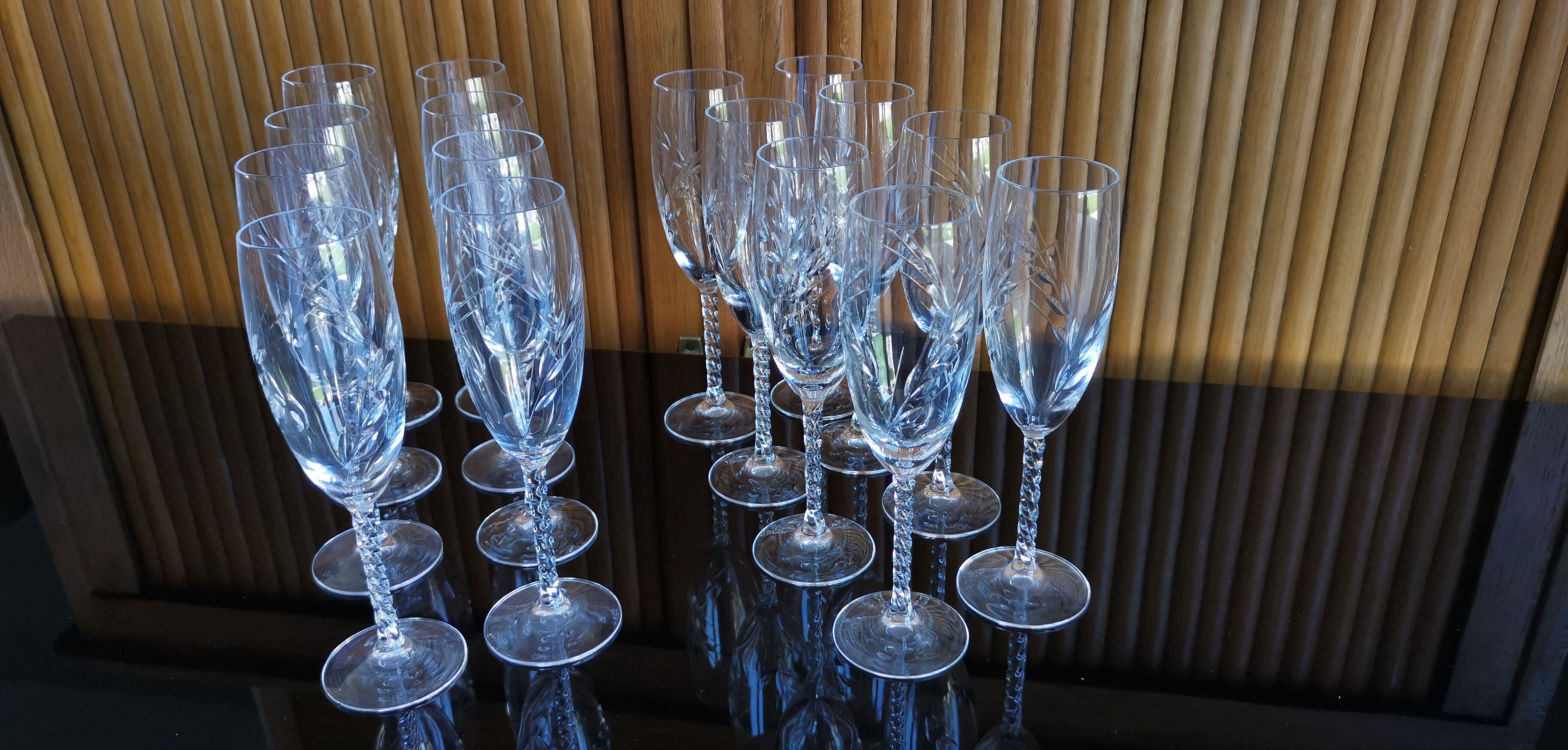 Lot 8 flûtes à champagne cristal taillé pied torsadé epis cristal d'arques