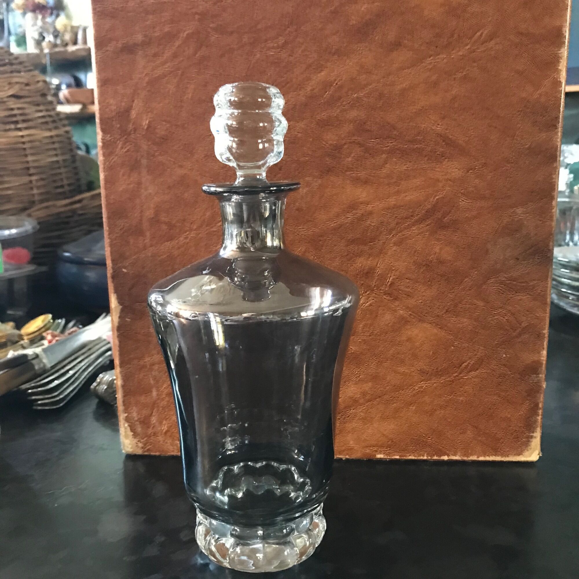 Pop-up Christmas 2022 Tinted glass decanter mid-twentieth