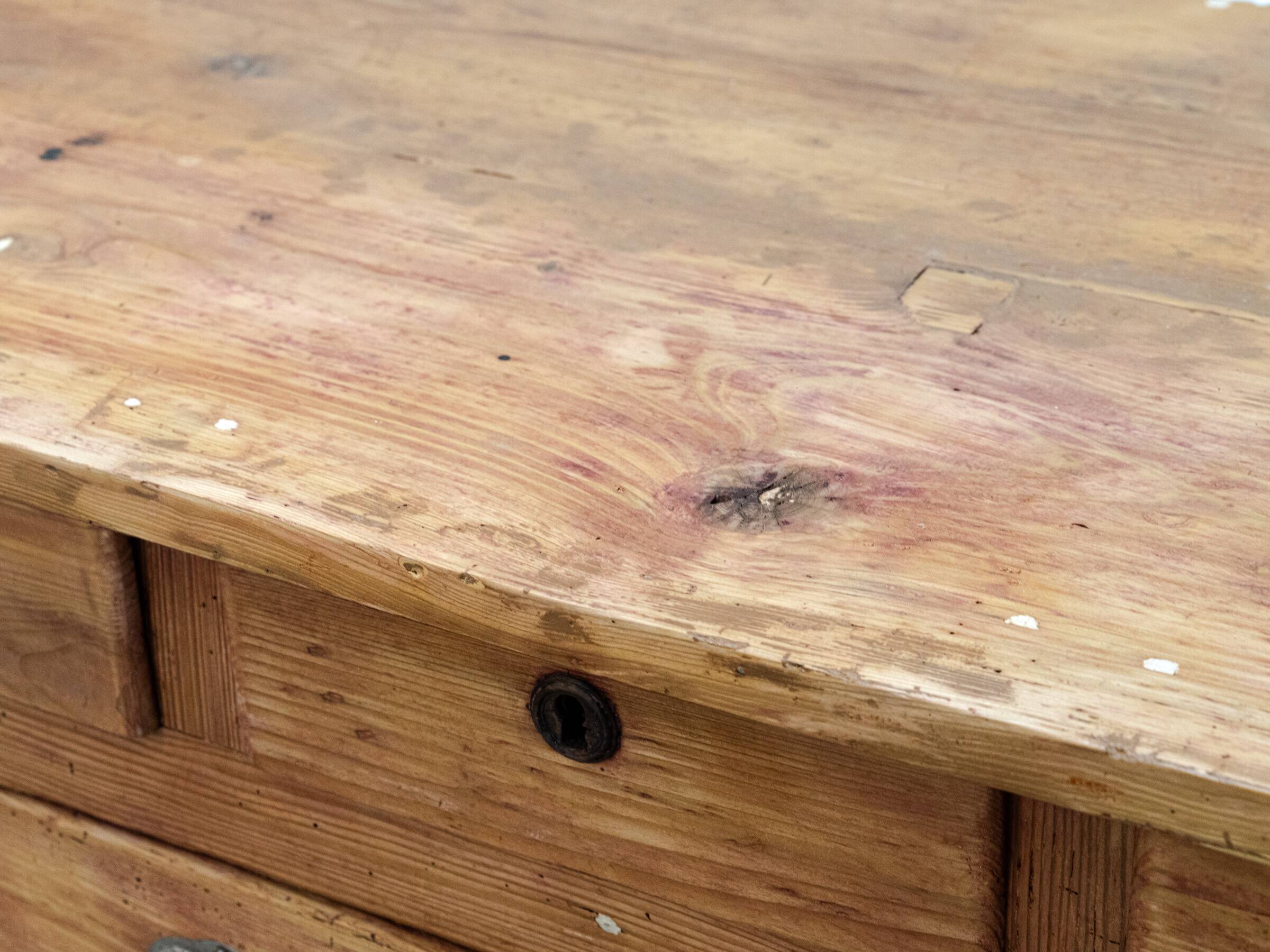 Old workshop furniture from 1930 in fir wood.