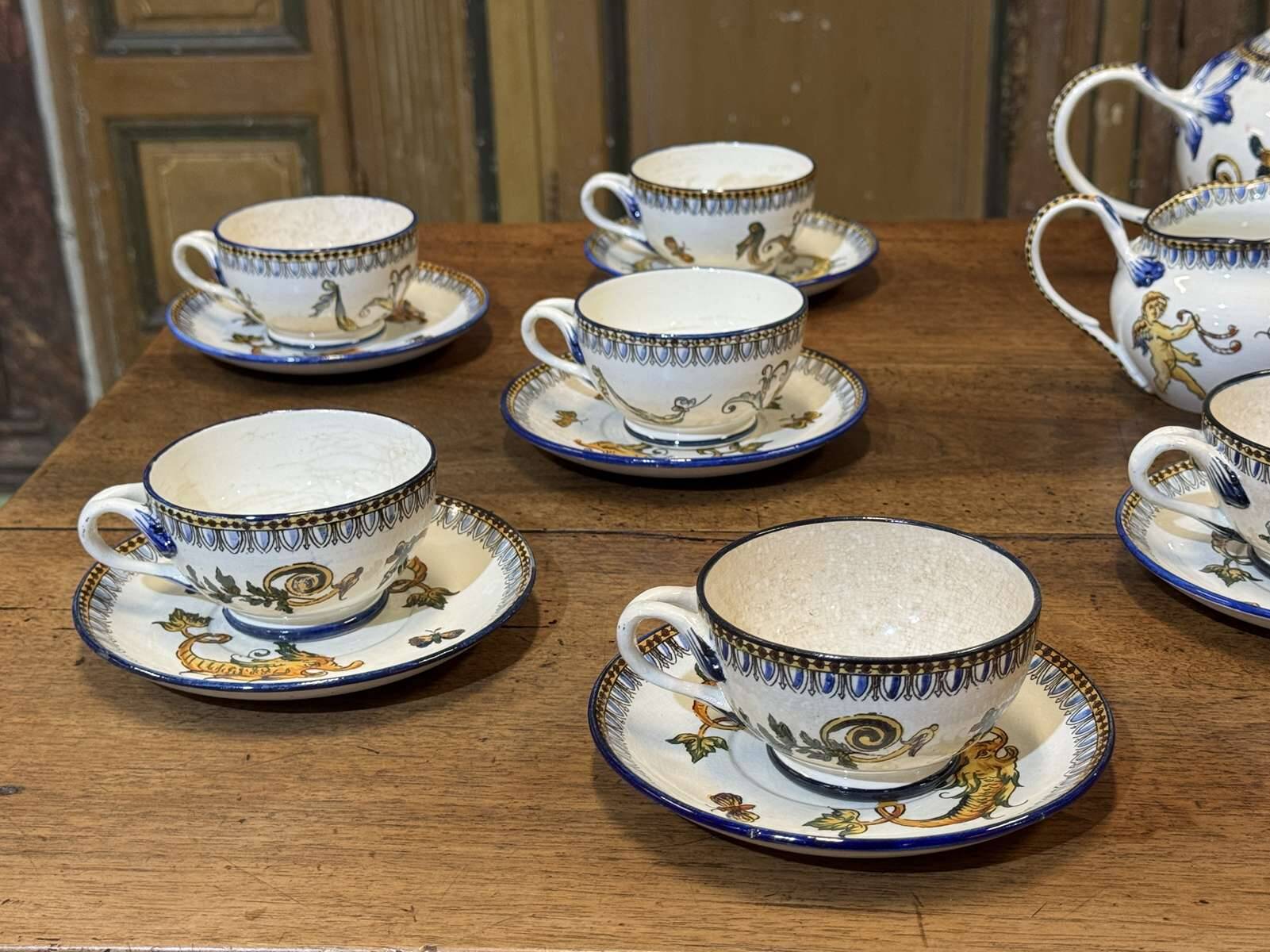 Tea and coffee service in Gien earthenware from the late 19th century with Renaissance decoration.