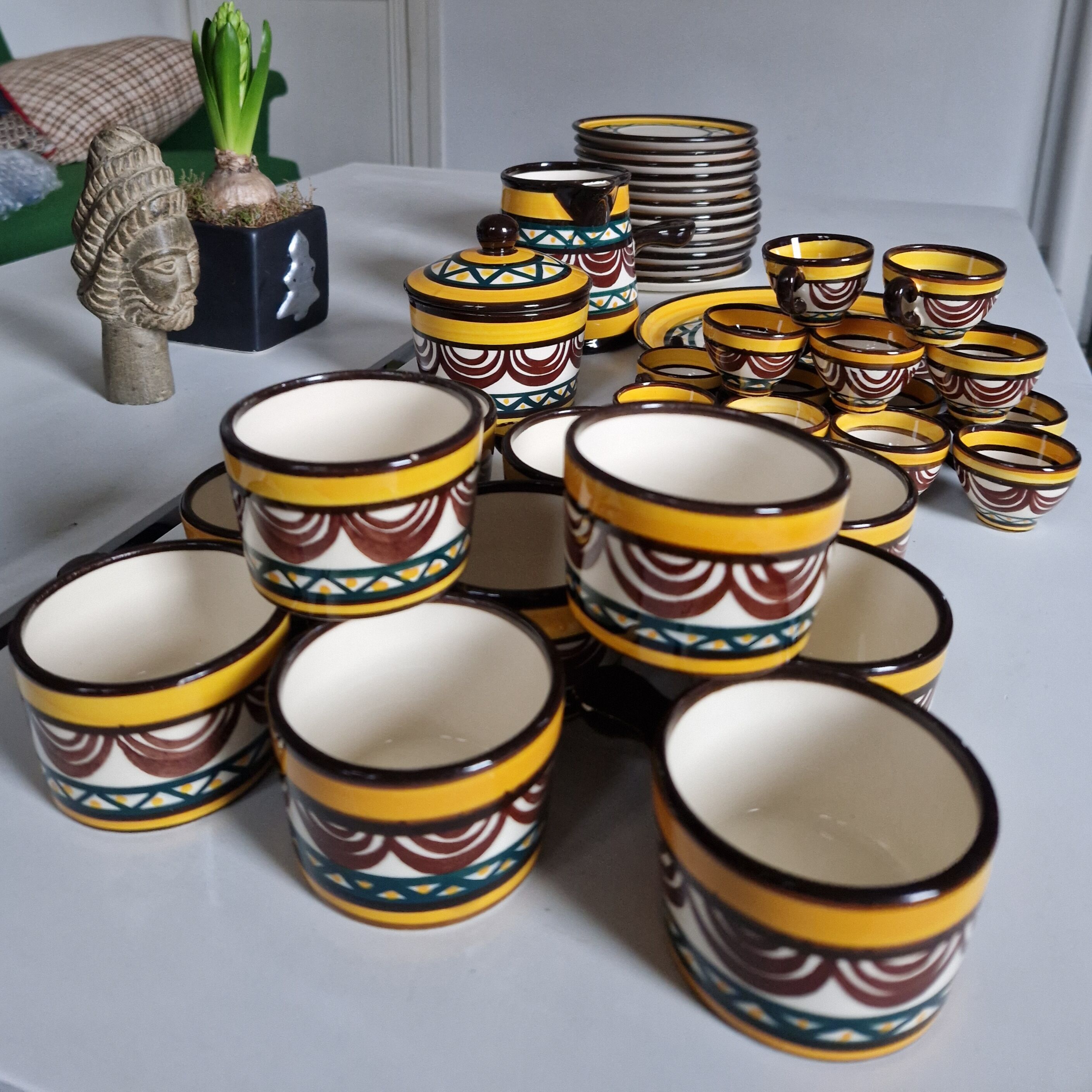 St Jean de Bretagne 38-piece coffee set