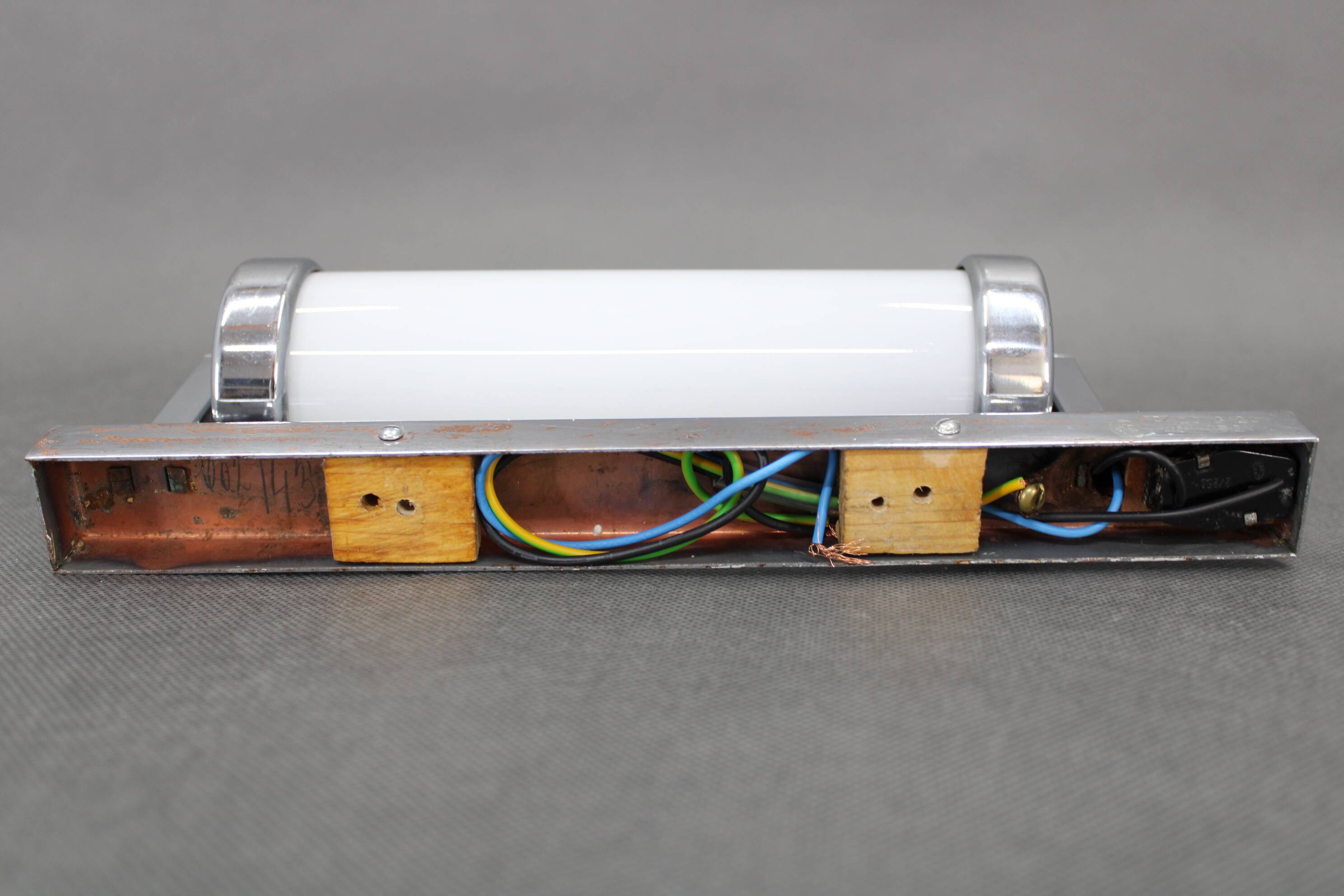 Czechoslovak Bauhaus Art Deco chrome tubular wall light, 1930s