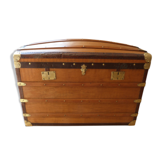 Renovated old curved trunk