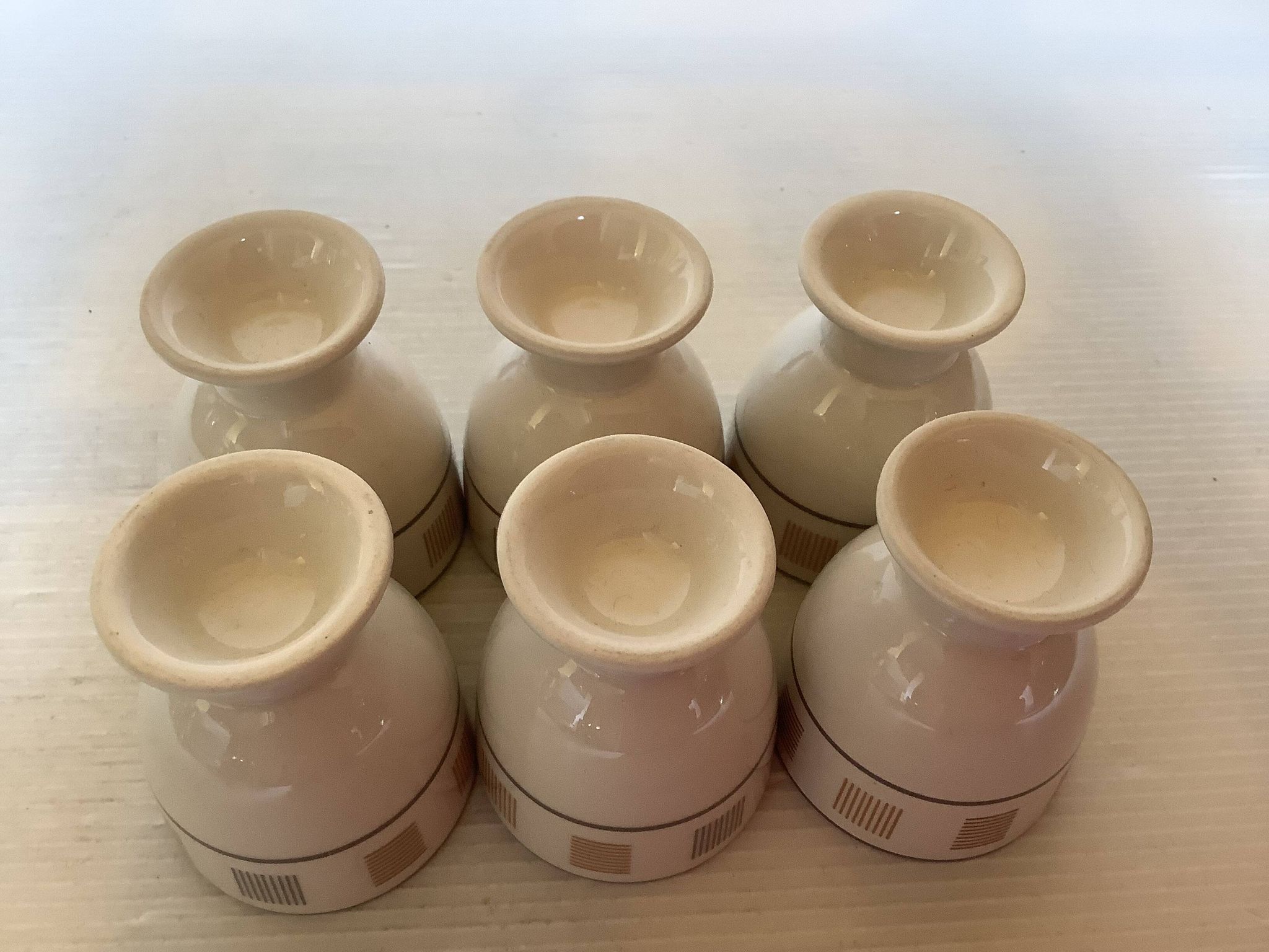 6 coquetiers motifs géométriques beige et marron