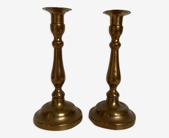 Paire d’anciens bougeoirs en laiton