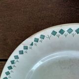 4 flat plates and 1 cake plate Longchamp tart pattern Saida in iron earth 2 flat plates and the cake plate in good condition (signs of wear) 1 cracked plate (see photo) 1 chipped plate (see photo) flat and 1 iettes Longchamp tart cake plate Saida pattern in iron clay