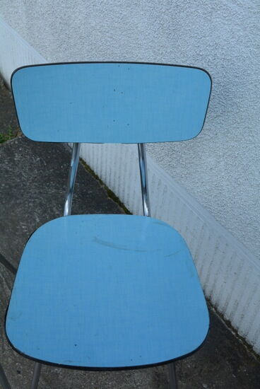 Lot of 4 chairs in blue formica