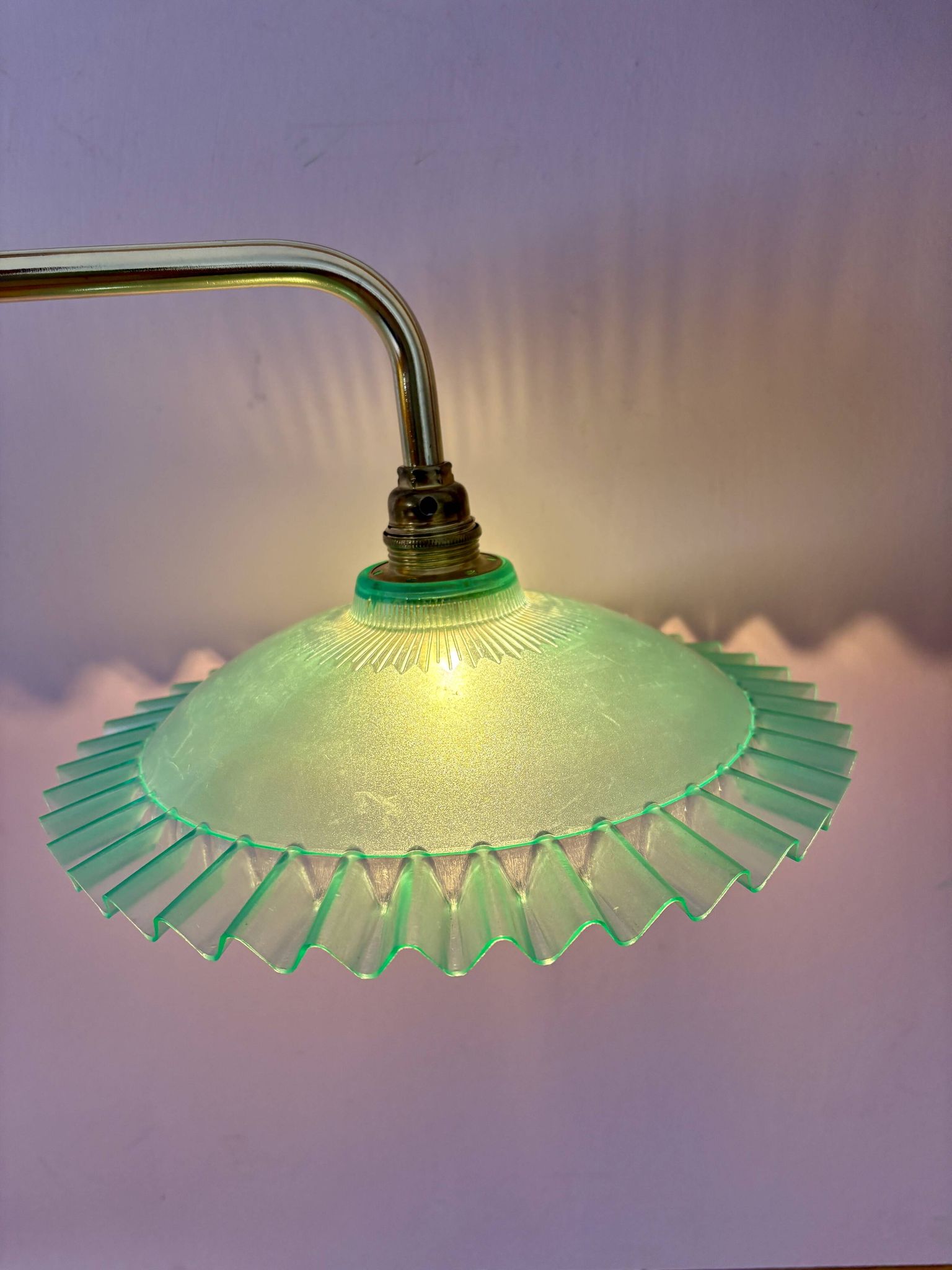 Applique coudée abat-jour vintage en plastique vert