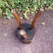 Tabouret tripode en bois massif