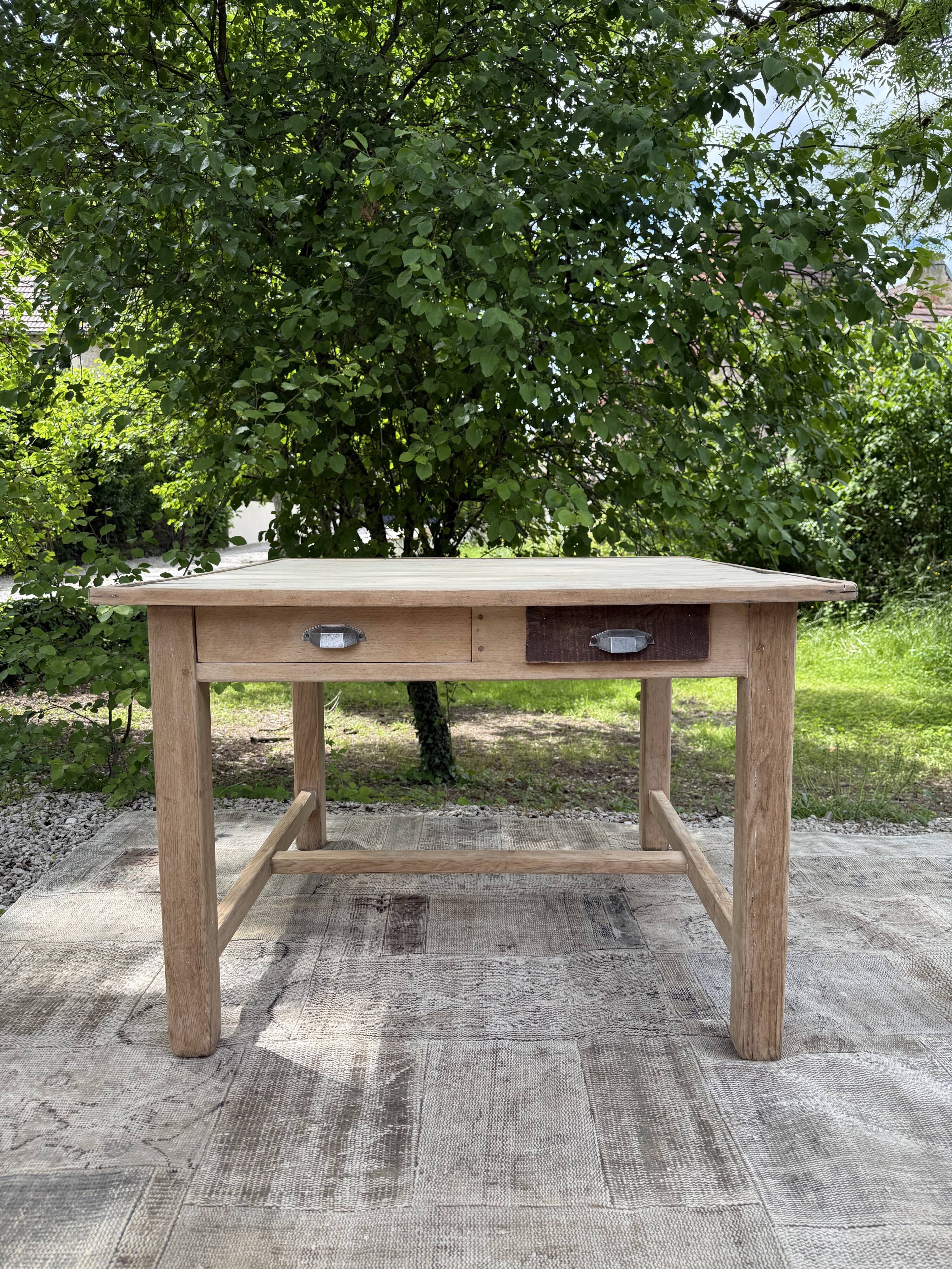 Table bois carré / Table à manger / table de boulanger
