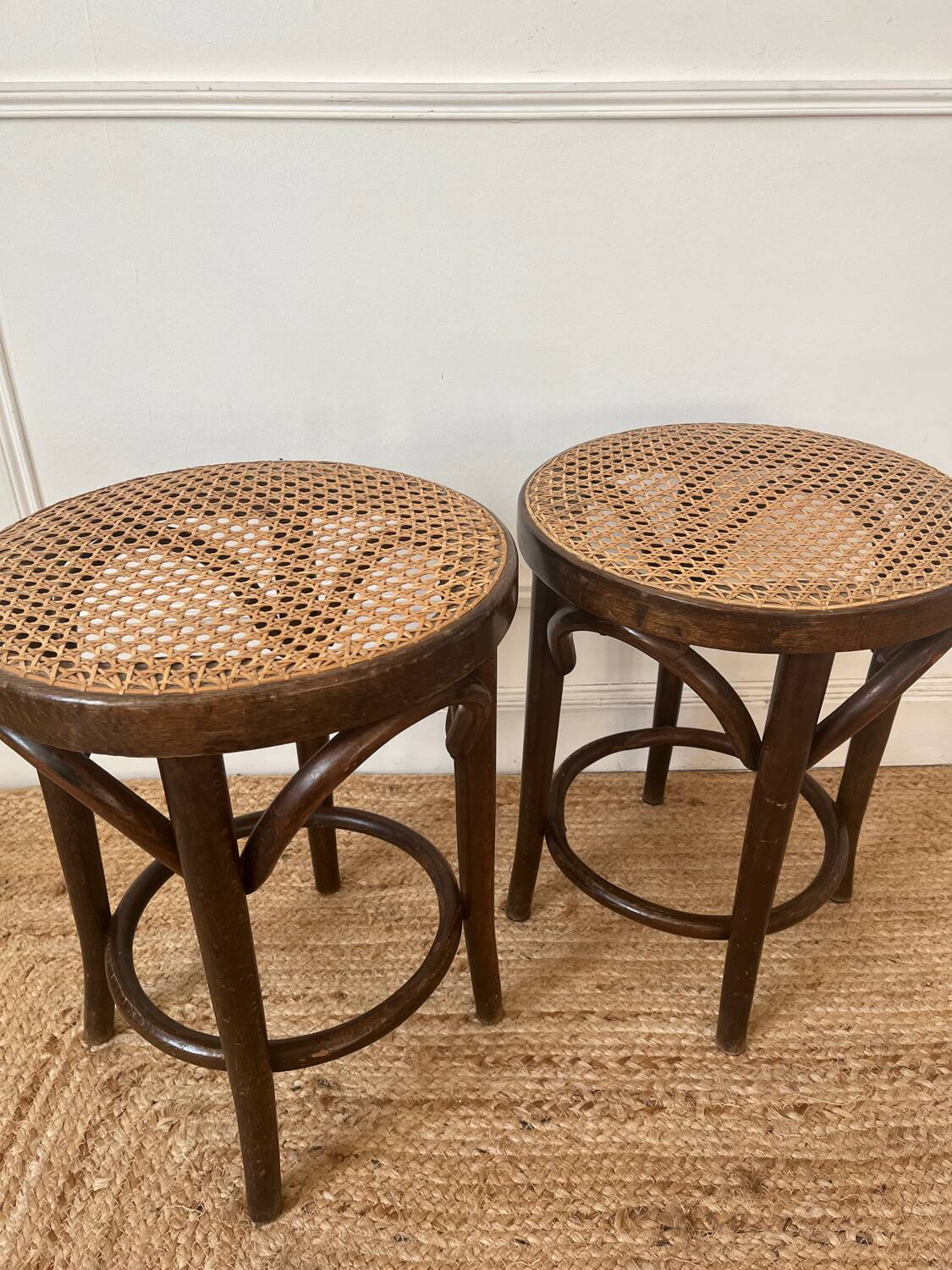Paire de tabourets viennois bois courbe et cannage années 50