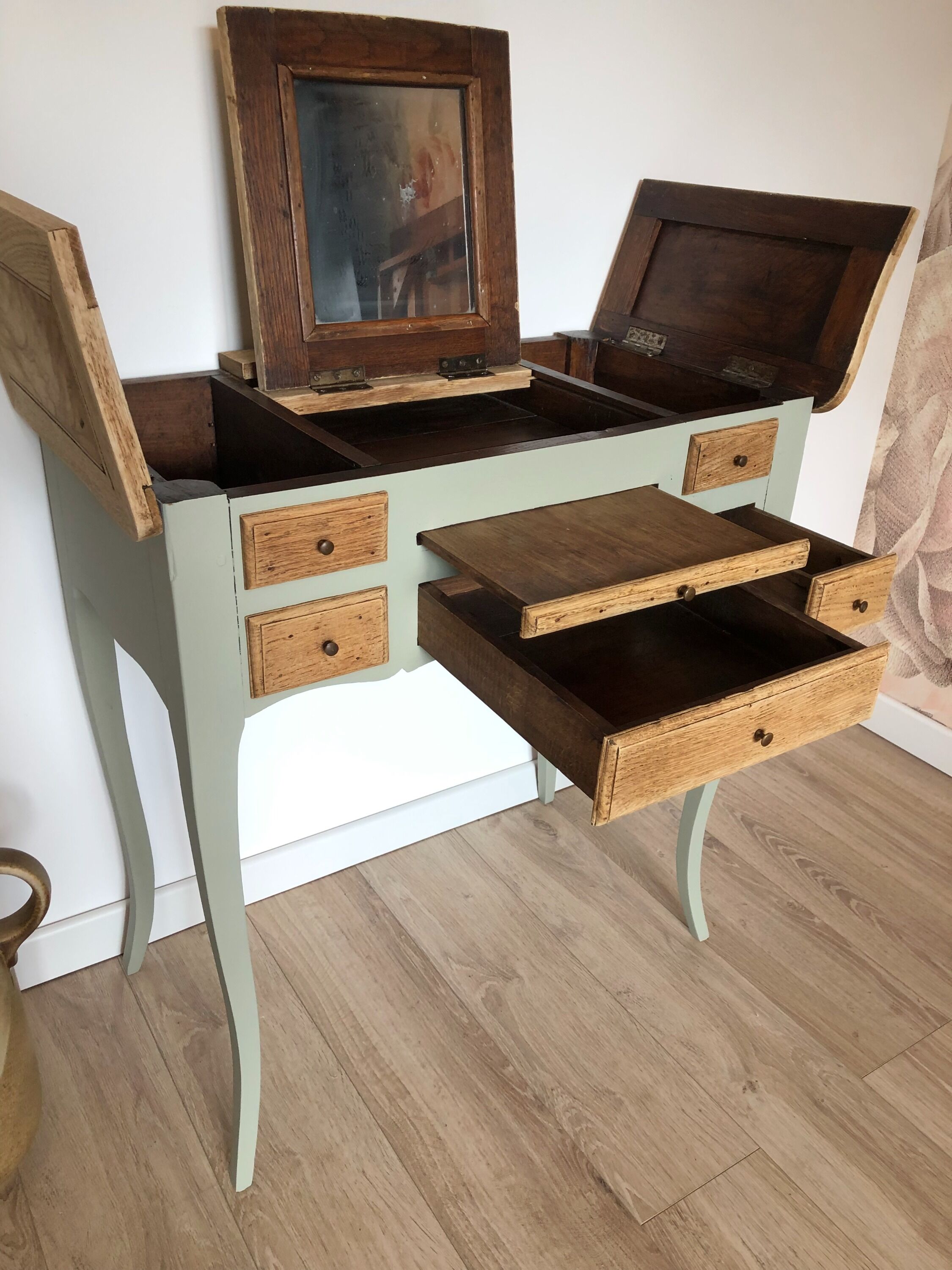 Vintage dressing table "romantic" style