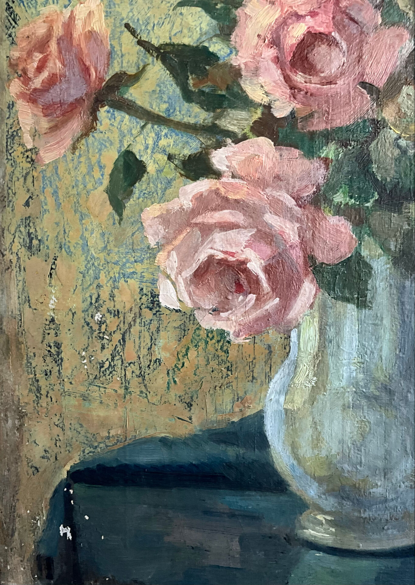 Oil on panel bouquet of roses signed Akar (?) in its gilded frame.