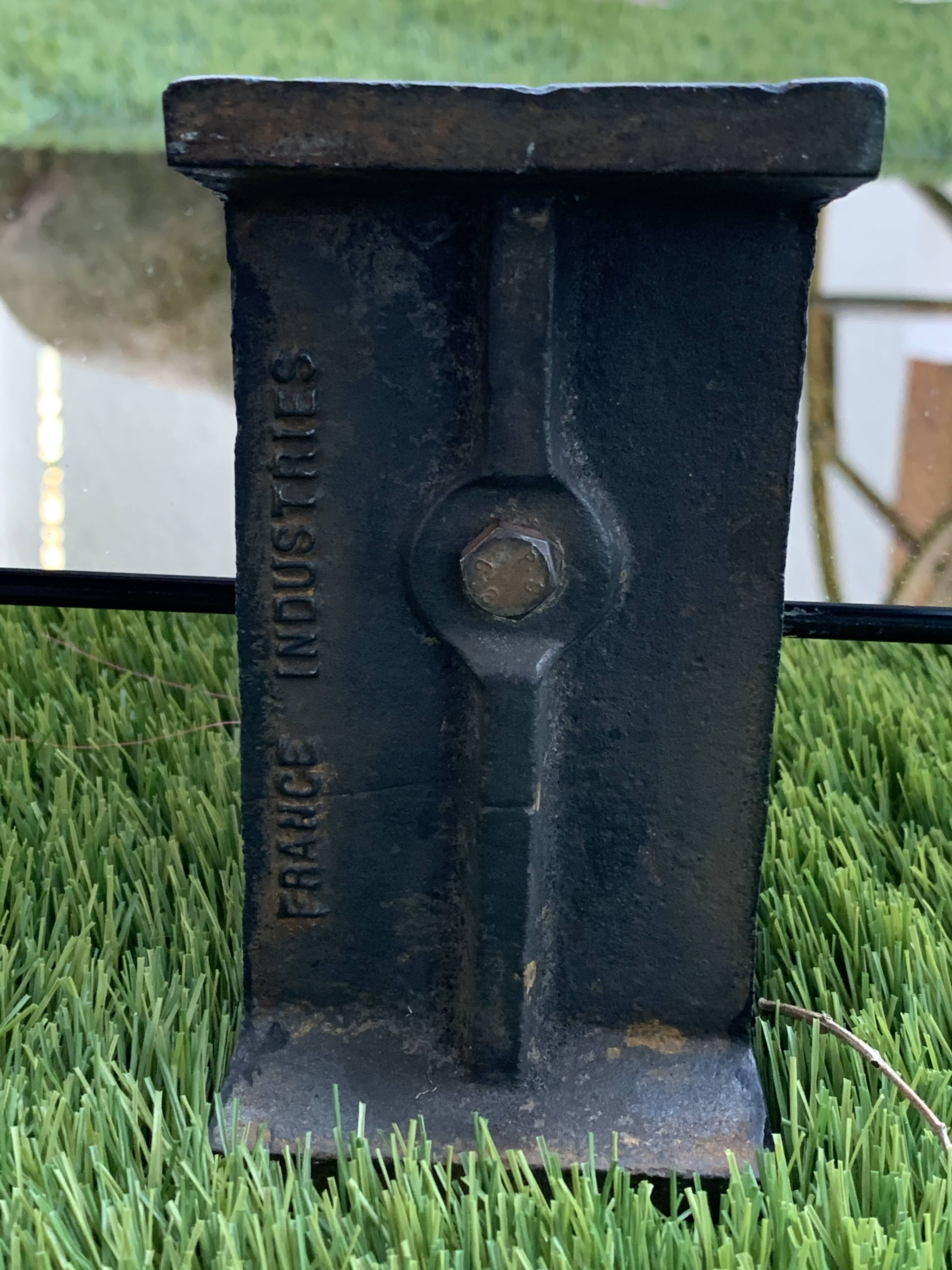 Pare feu design Anton Prinner, chamans en bronze, 1950