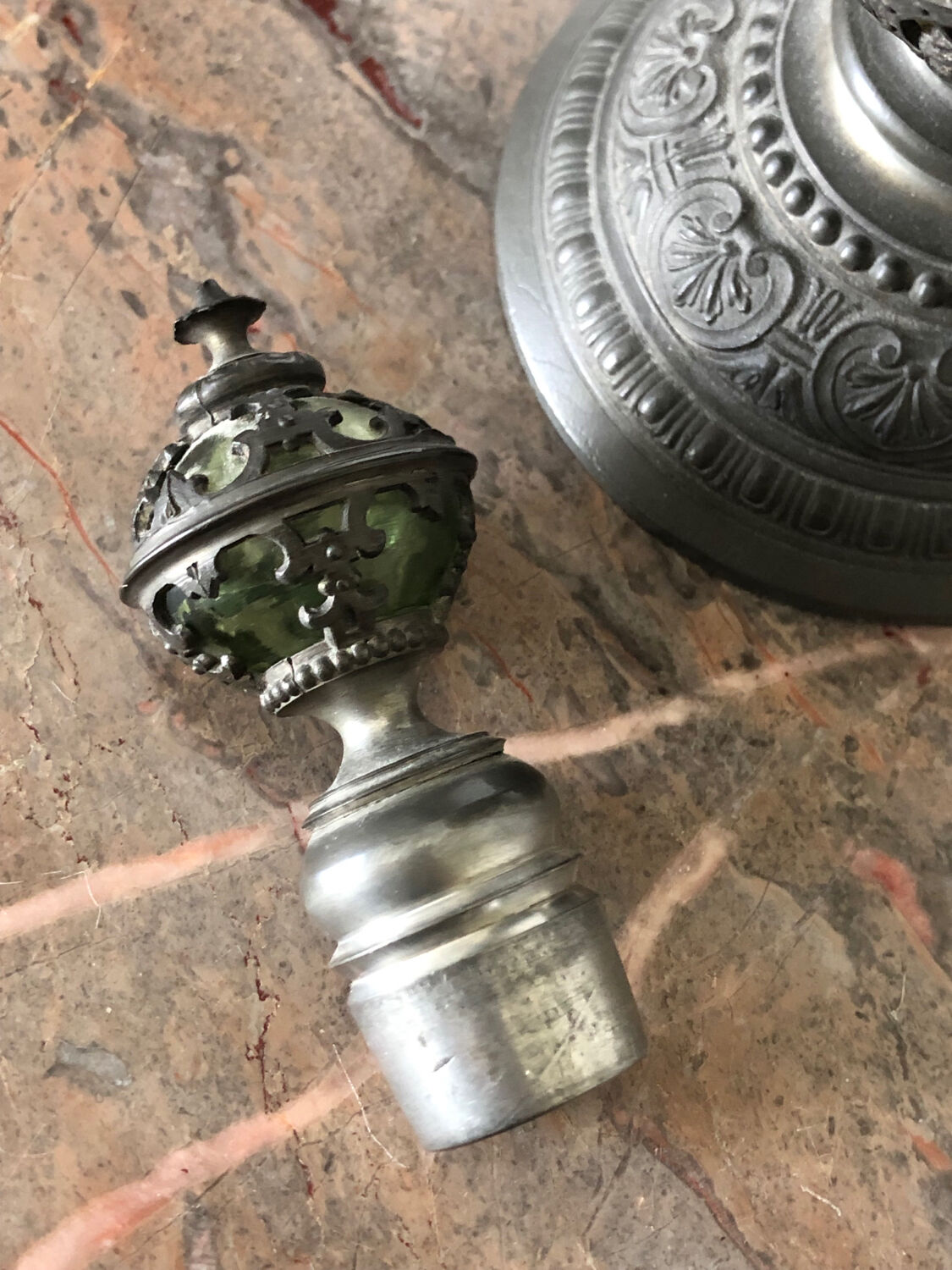 Aiguière étain et verre soufflé XIX style renaissance