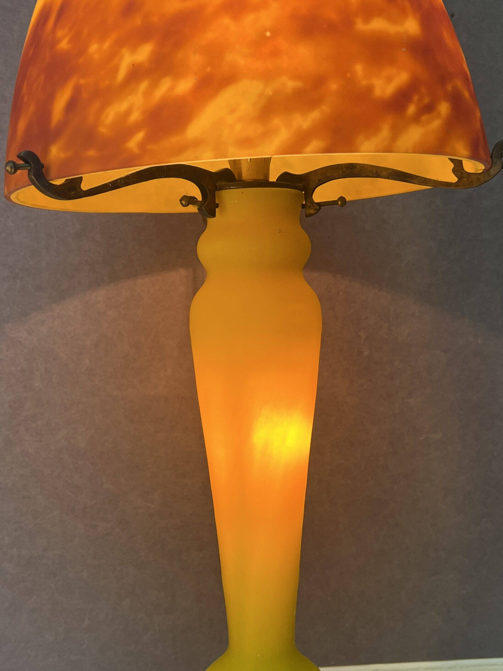 Contemporary mushroom lamp in amber-tinted yellow glass paste, height 58 cm